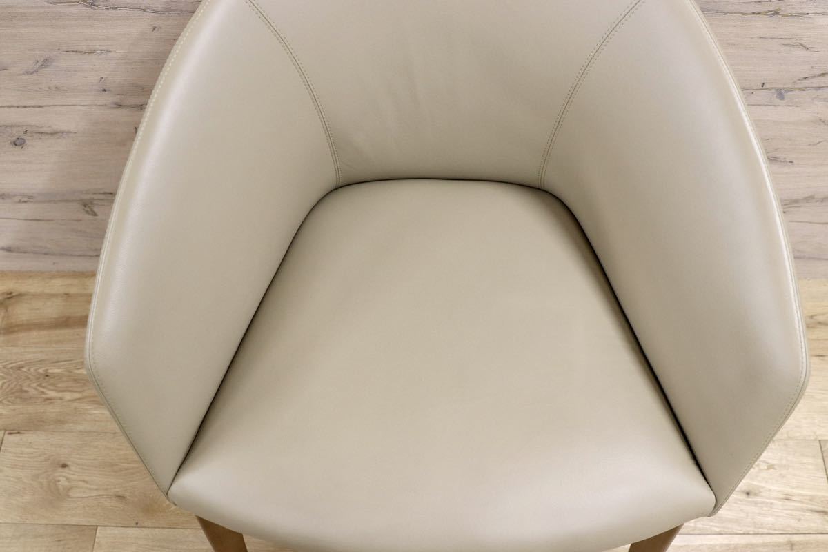 GMGN421A○Andreu World / アンドリュー・ワールド Brandy アームチェア 椅子 本革 レザー ベージュ モダン 定価約20万 展示品