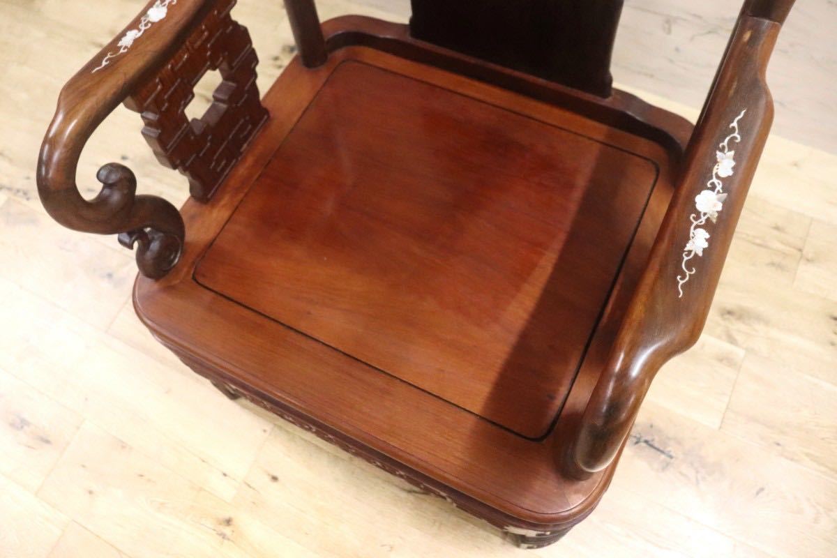 GMGH205A○中国美術 アームチェア ラウンジチェア 椅子 唐木 天然木 花梨 螺鈿細工 彫刻 最高級
