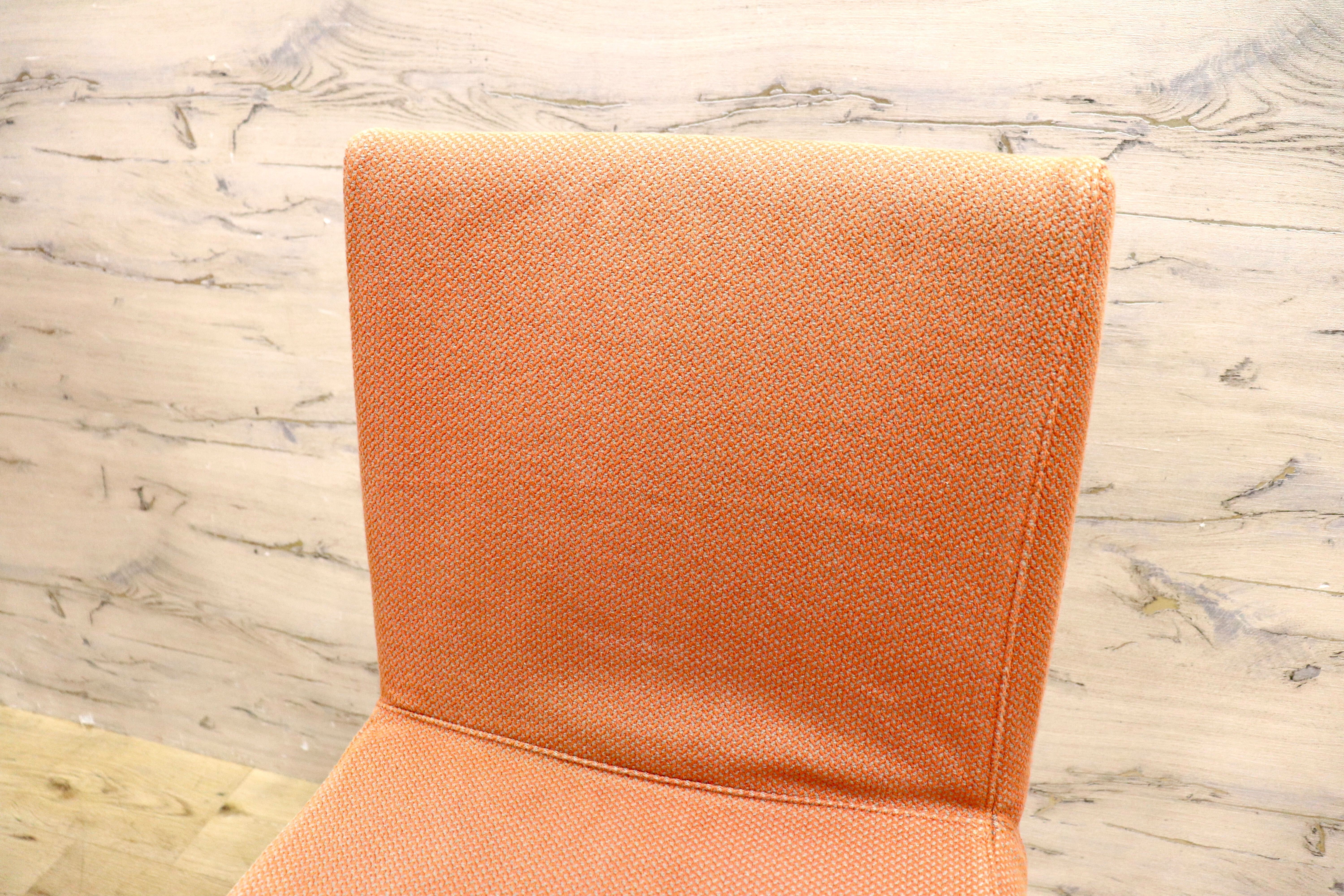 【美品】アクタス　チェア 2脚セット　赤、黒 美しいチェア 日本伝統の染色技術を用いのスタイリング