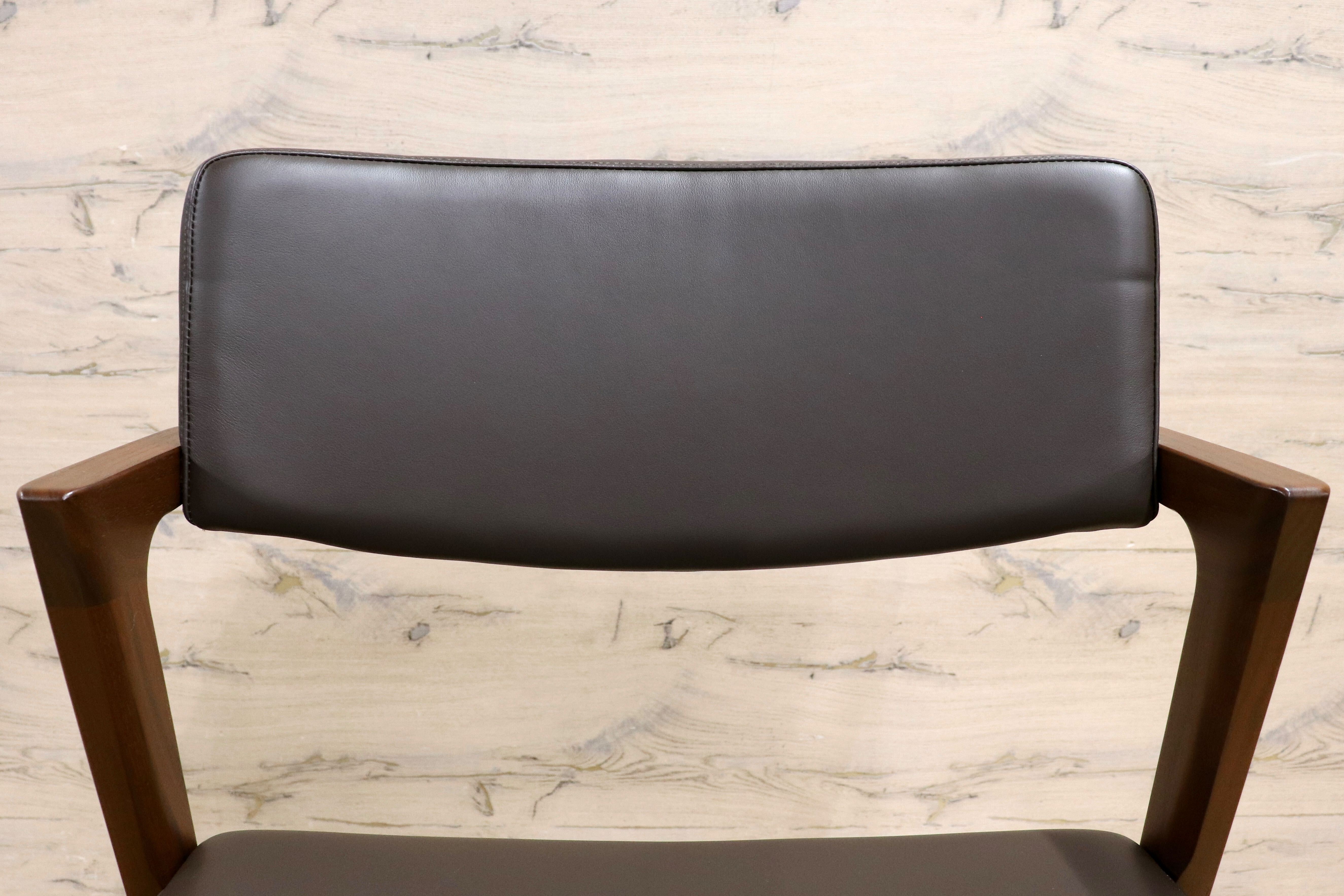 GMIS266B○FUJI FURNITURE / 冨士ファニチア Koti D03780 ワイドアームレスチェア 2脚セット ウォールナット 定価約26万 展示品