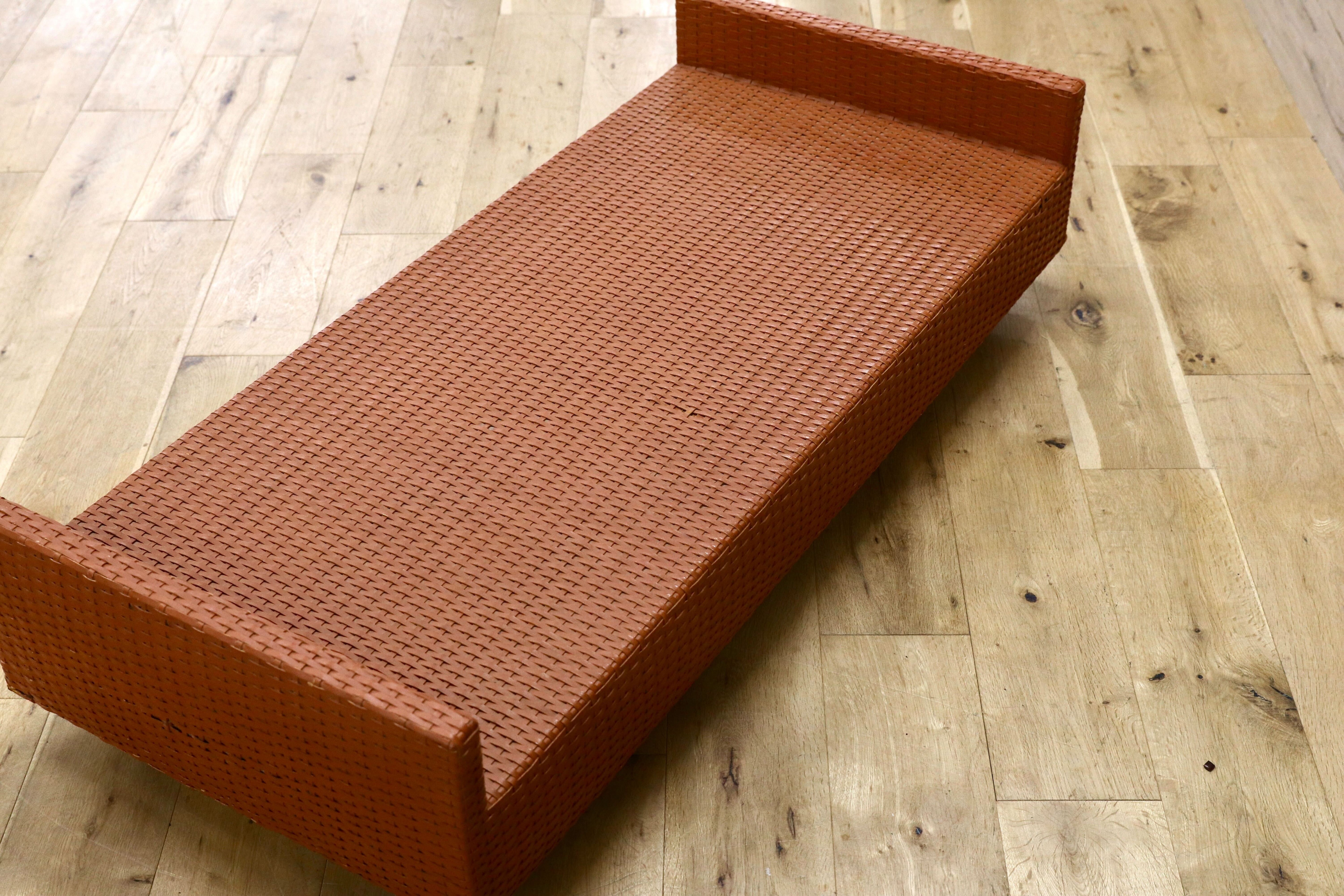 GMJS20○arflex / アルフレックス HOLIDAYS A TABLE センターテーブル ガラス 水牛革編み込み イタリア製 リビングテーブル ヴィンテージ
