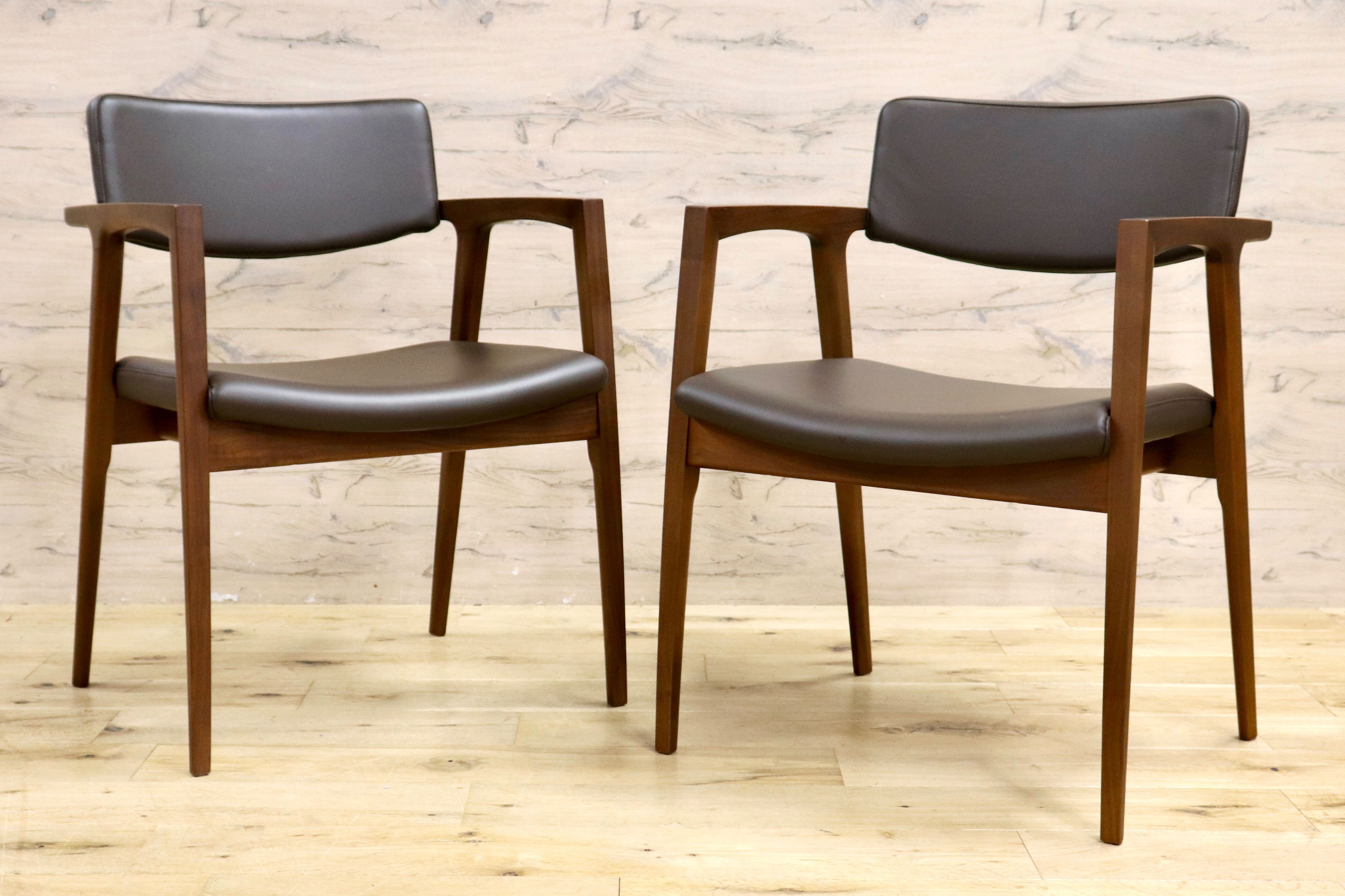 GMIS266C○FUJI FURNITURE / 冨士ファニチア Koti D03780 ワイドアームチェア 2脚セット ウォールナット 定価約26万 展示品