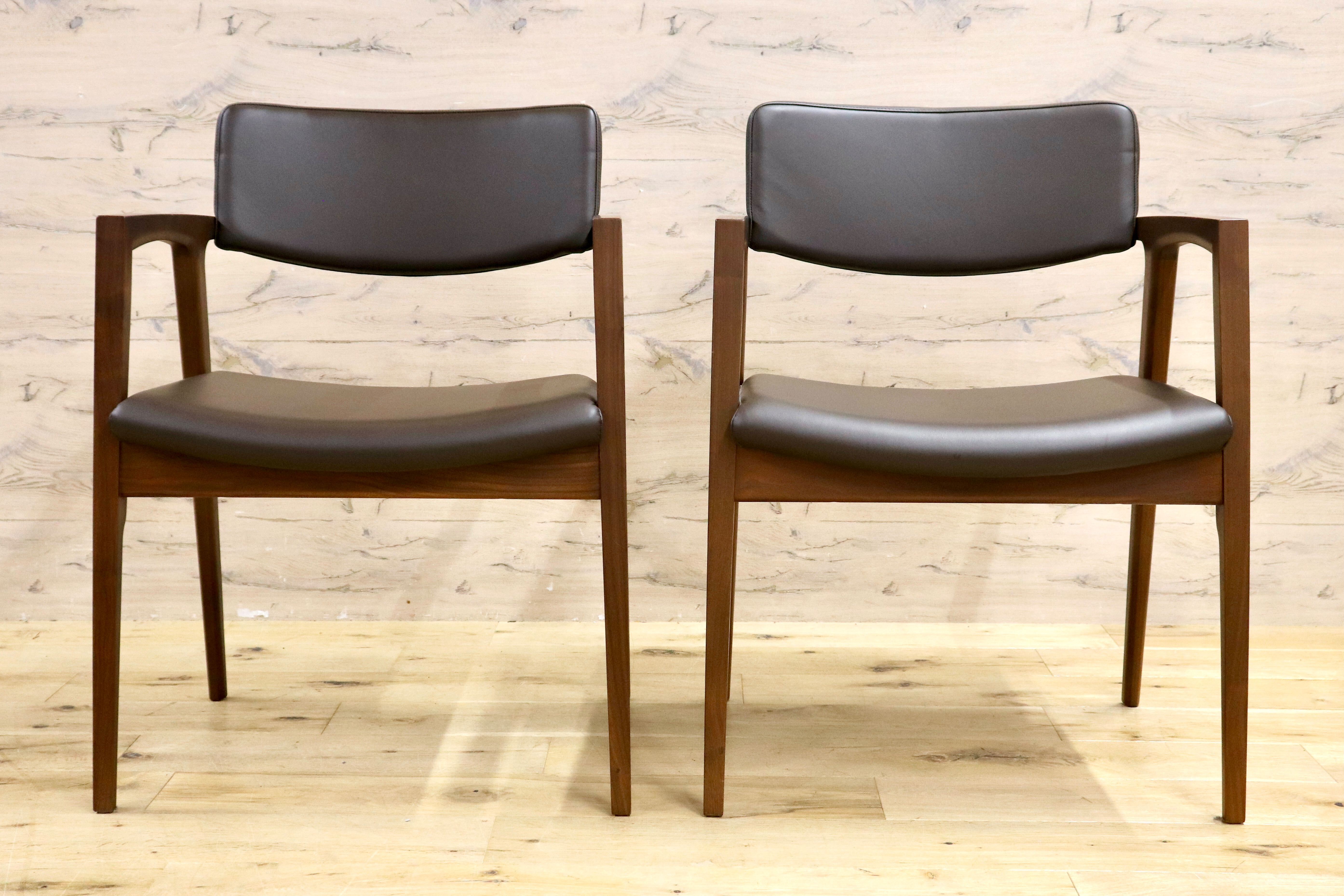 GMIS266C○FUJI FURNITURE / 冨士ファニチア Koti D03780 ワイドアームチェア 2脚セット ウォールナット 定価約26万 展示品