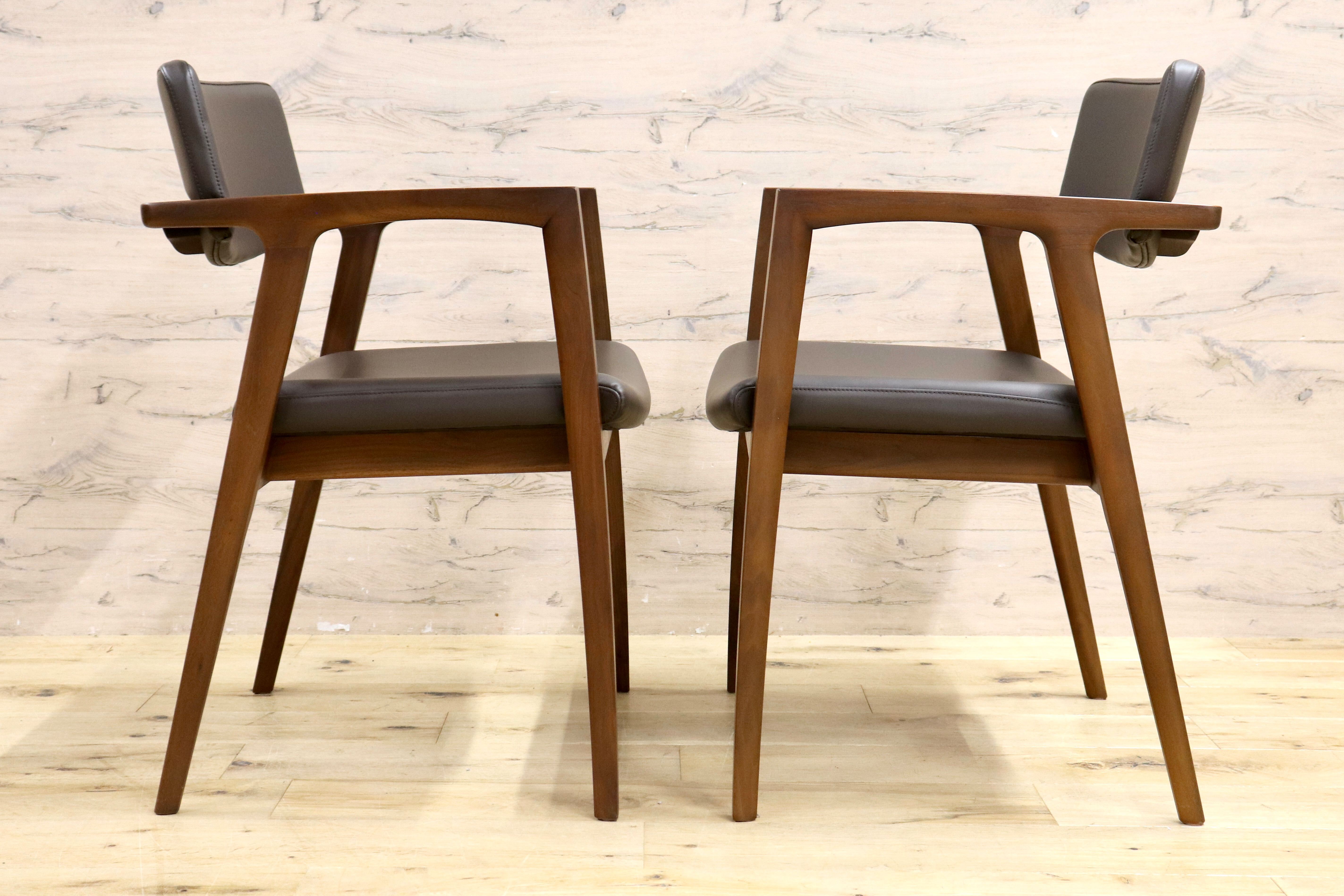 GMIS266C○FUJI FURNITURE / 冨士ファニチア Koti D03780 ワイドアームチェア 2脚セット ウォールナット 定価約26万 展示品