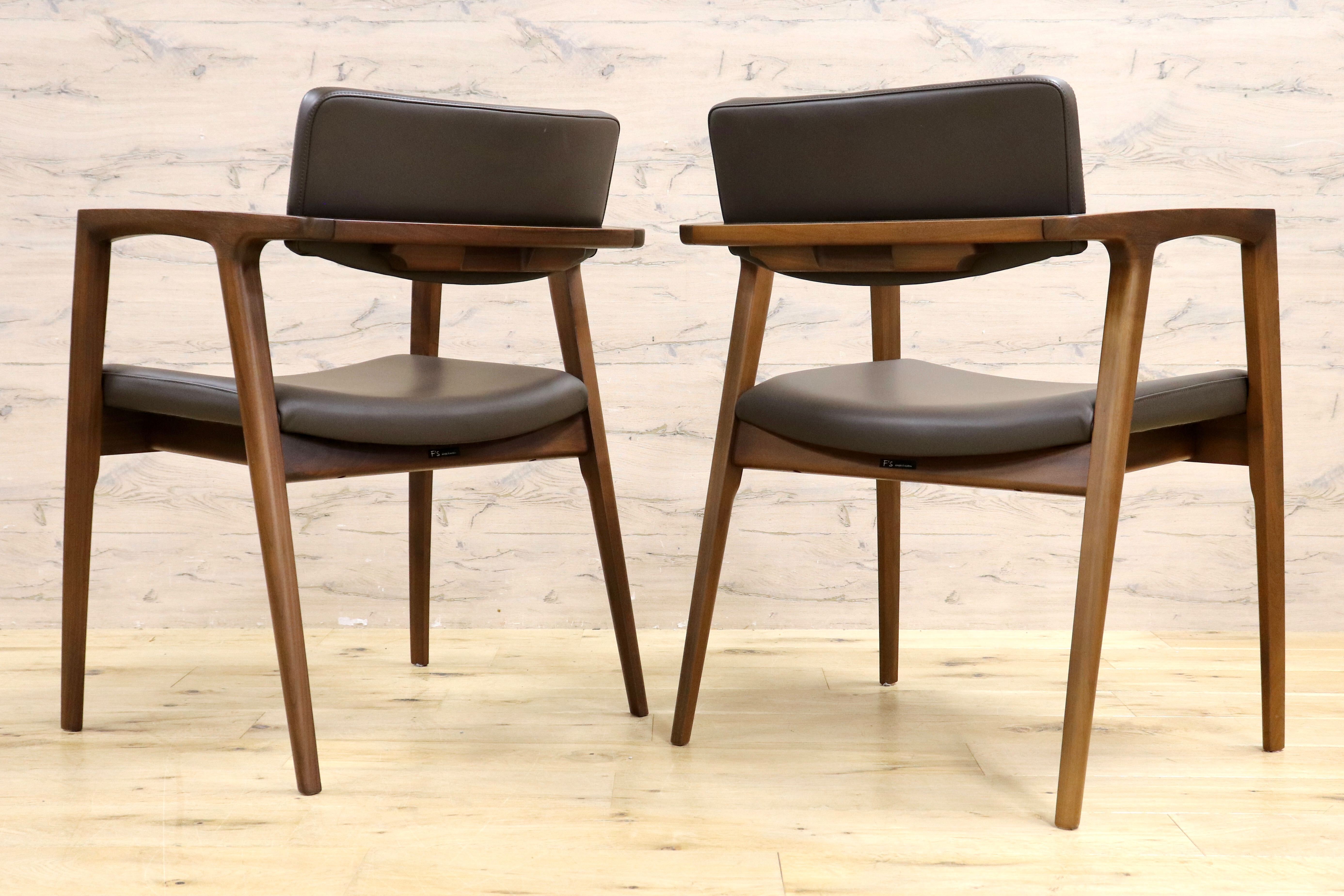 GMIS266C○FUJI FURNITURE / 冨士ファニチア Koti D03780 ワイドアームチェア 2脚セット ウォールナット 定価約26万 展示品