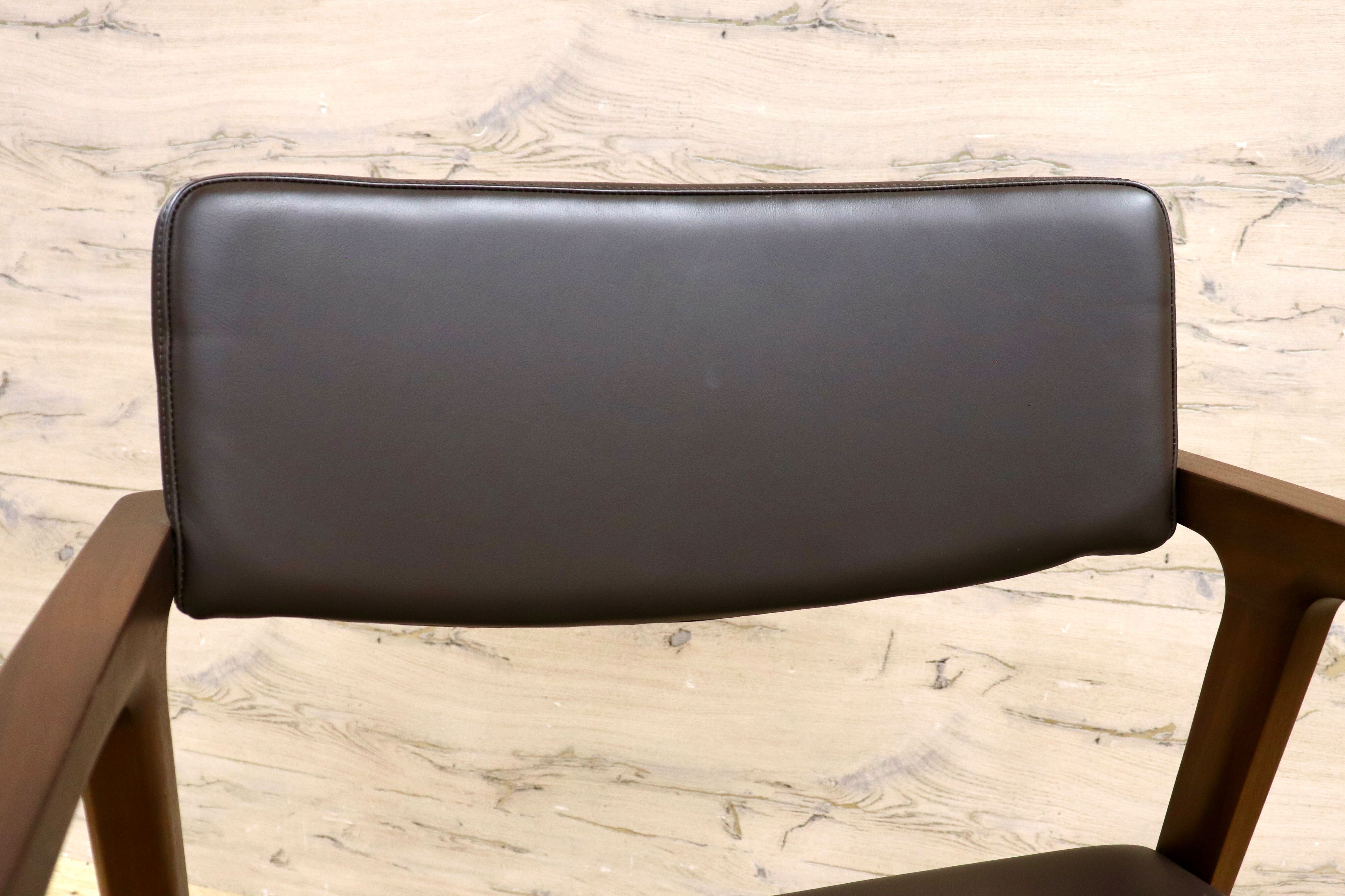 GMIS266C○FUJI FURNITURE / 冨士ファニチア Koti D03780 ワイドアームチェア 2脚セット ウォールナット 定価約26万 展示品