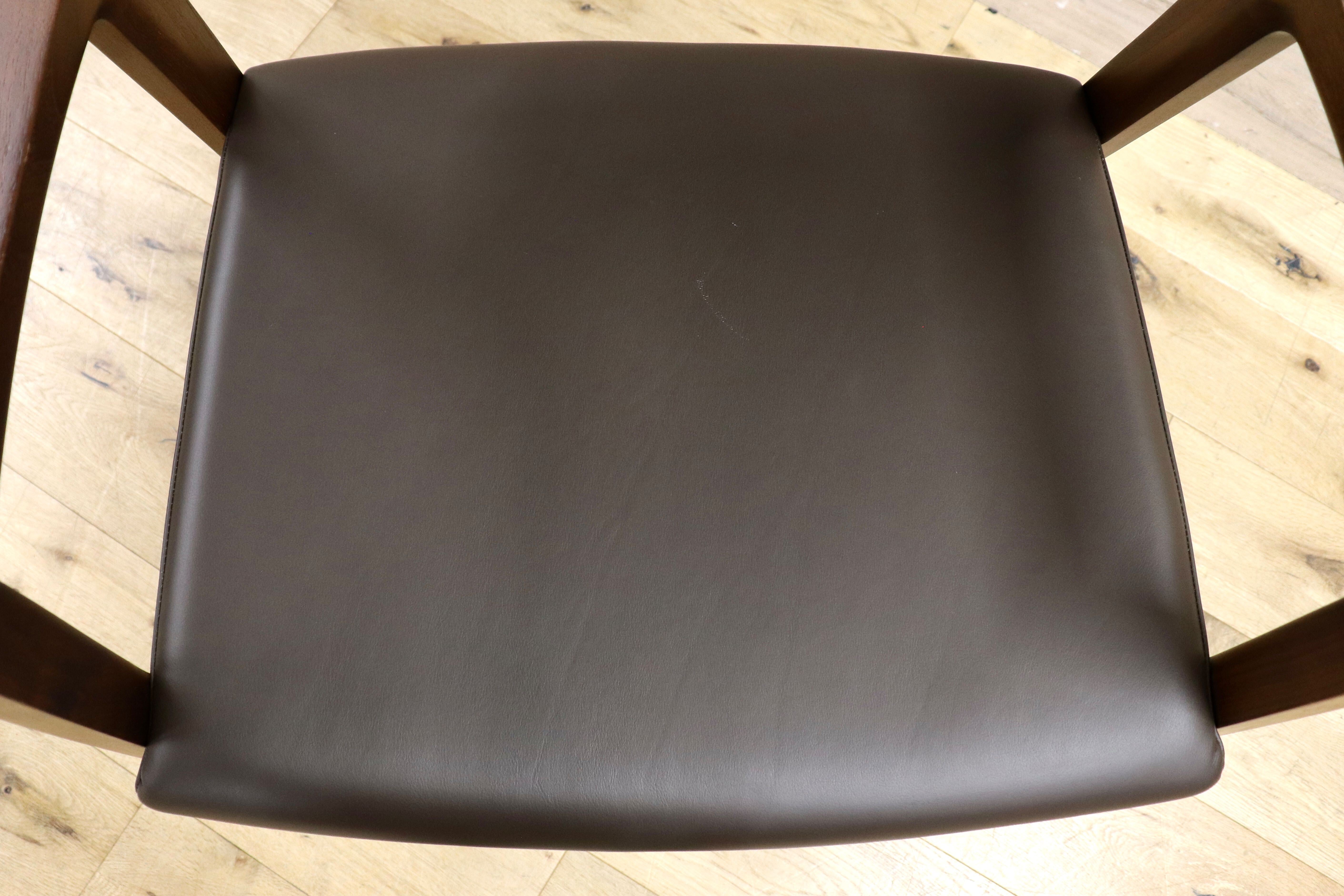 GMIS266C○FUJI FURNITURE / 冨士ファニチア Koti D03780 ワイドアームチェア 2脚セット ウォールナット 定価約26万 展示品