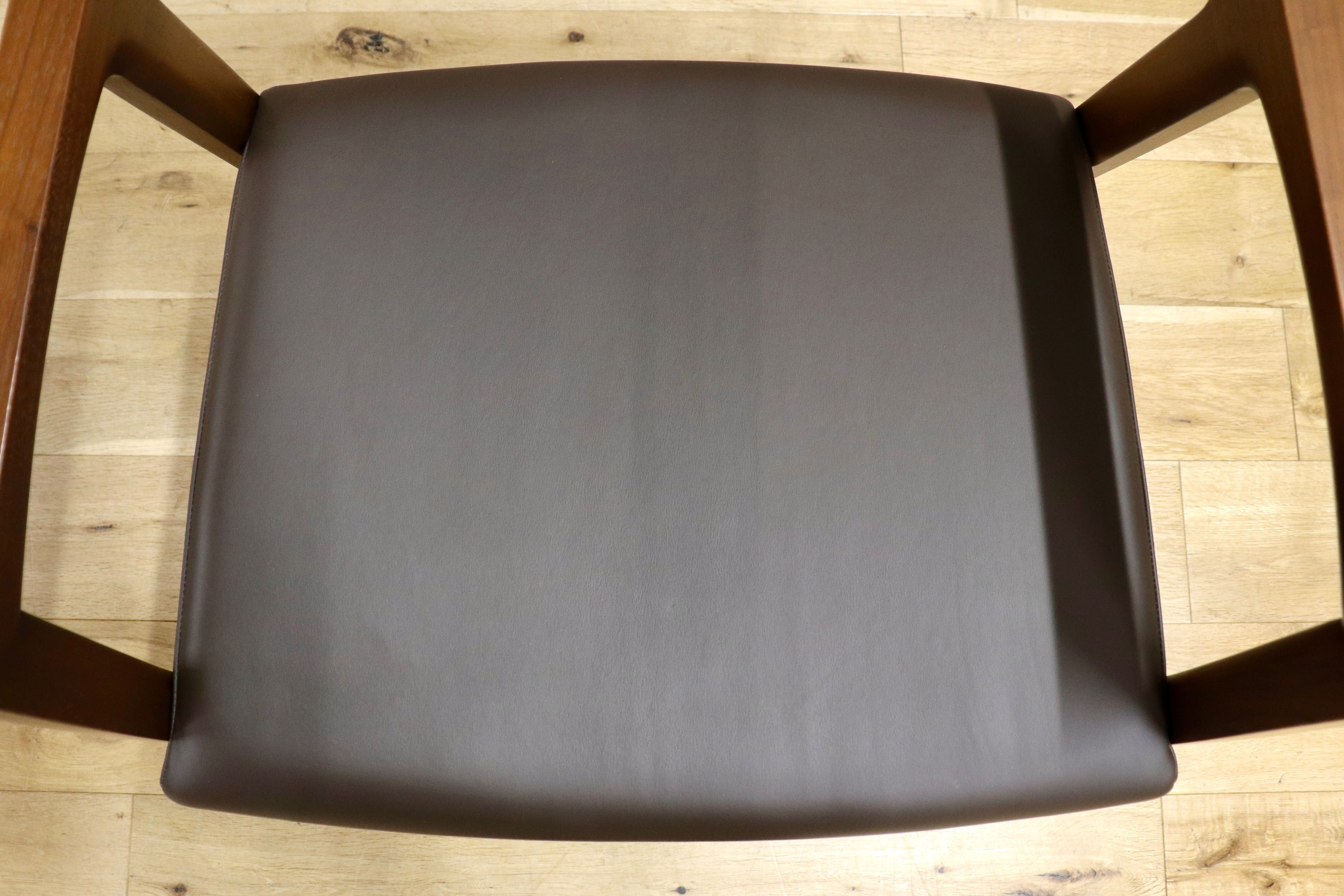GMIS266C○FUJI FURNITURE / 冨士ファニチア Koti D03780 ワイドアームチェア 2脚セット ウォールナット 定価約26万 展示品