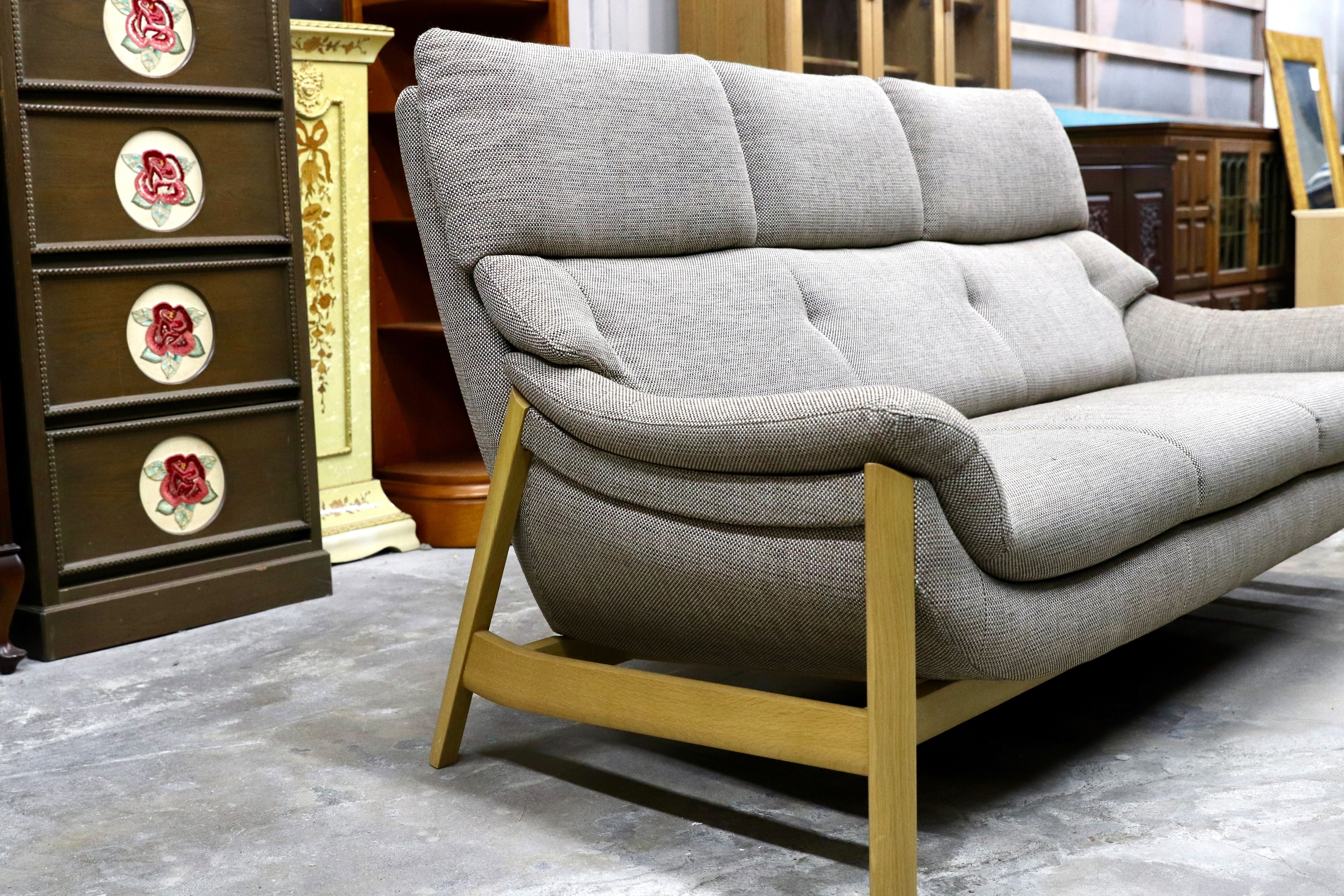 GMIS374○karimoku / カリモク UU62シリーズ 長椅子 3人掛けソファ トリプルソファ 布張り オーク材 北欧スタイル 国産家具 定価約32.5万