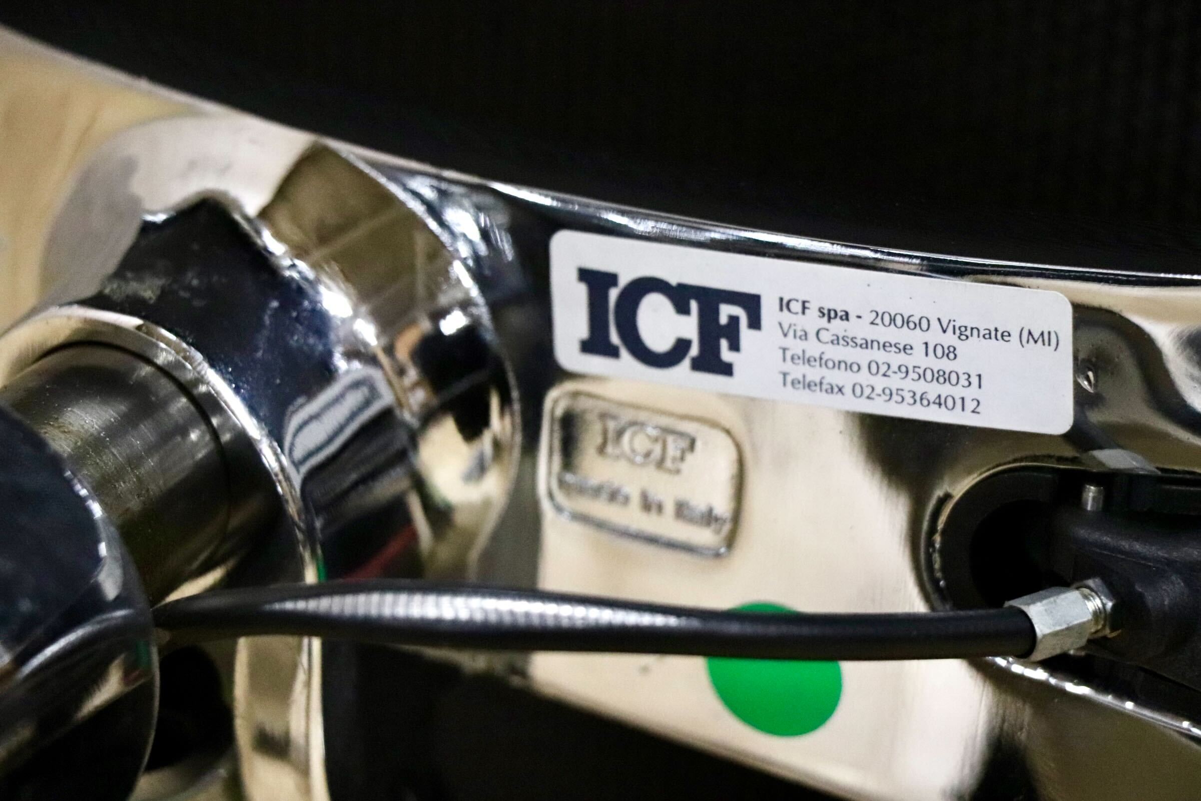 GMJH157B◯ICF社 / アイシーエフ イタリア製 本革 クラウドチェア オフィスチェア 昇降式 回転式
