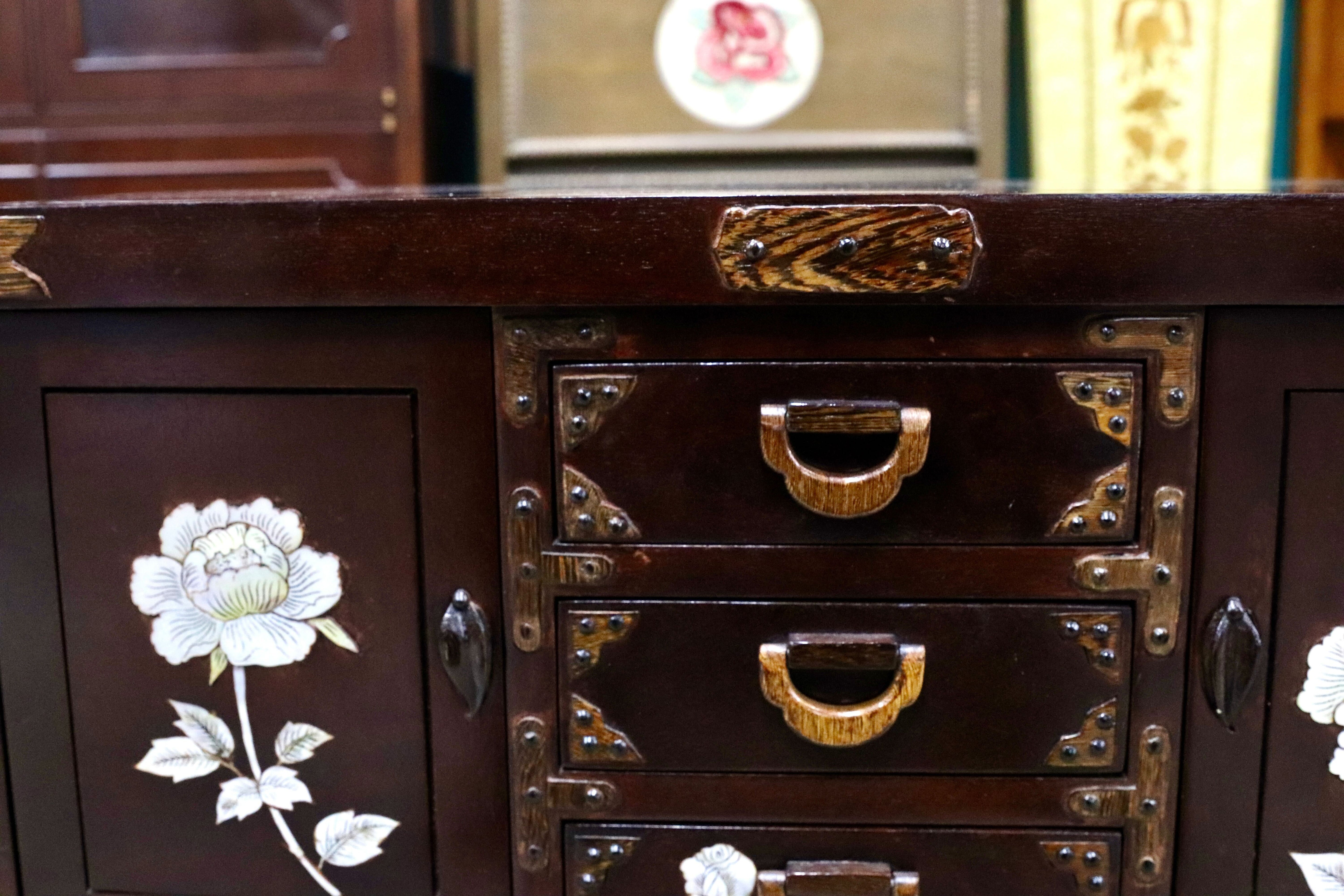 GMIS390B○唐木 花梨 鉄刀木 螺鈿細工 中国美術 最高級 車箪笥 ミニ箪笥 チェスト サイドボード アンティーク 小物入れ