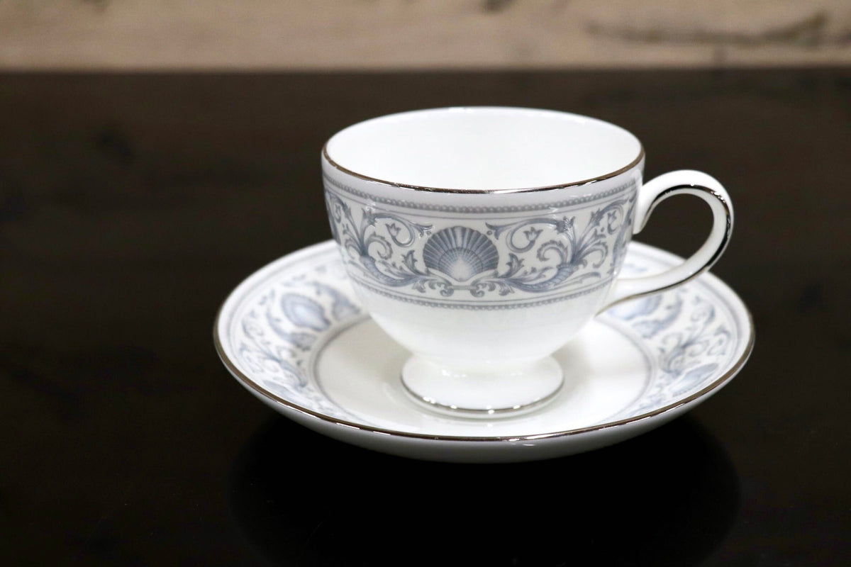 GMJO141R◯WEDGWOOD / ウェッジウッド DOLPHIN WHITE ドルフィン ホワイト 黒壺 Bone China カップ&ソーサー 西洋 ヴィンテージ 廃盤 稀少