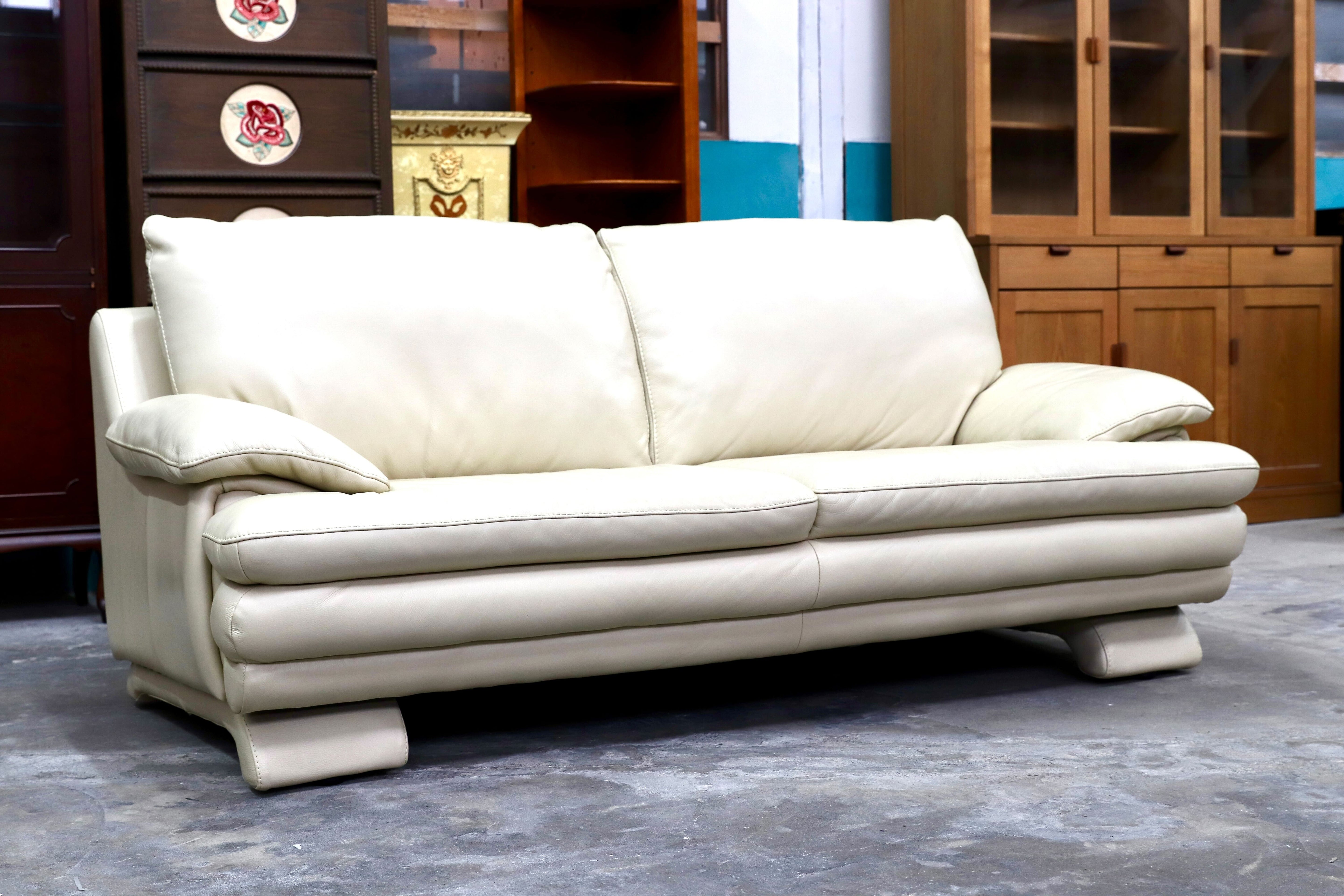 GMIK709○IDC大塚家具 L/S Comfort-03 2.5人掛けソファ 総本革 クリーム色 スタイリッシュ ラグジュアリーモダン 長椅子