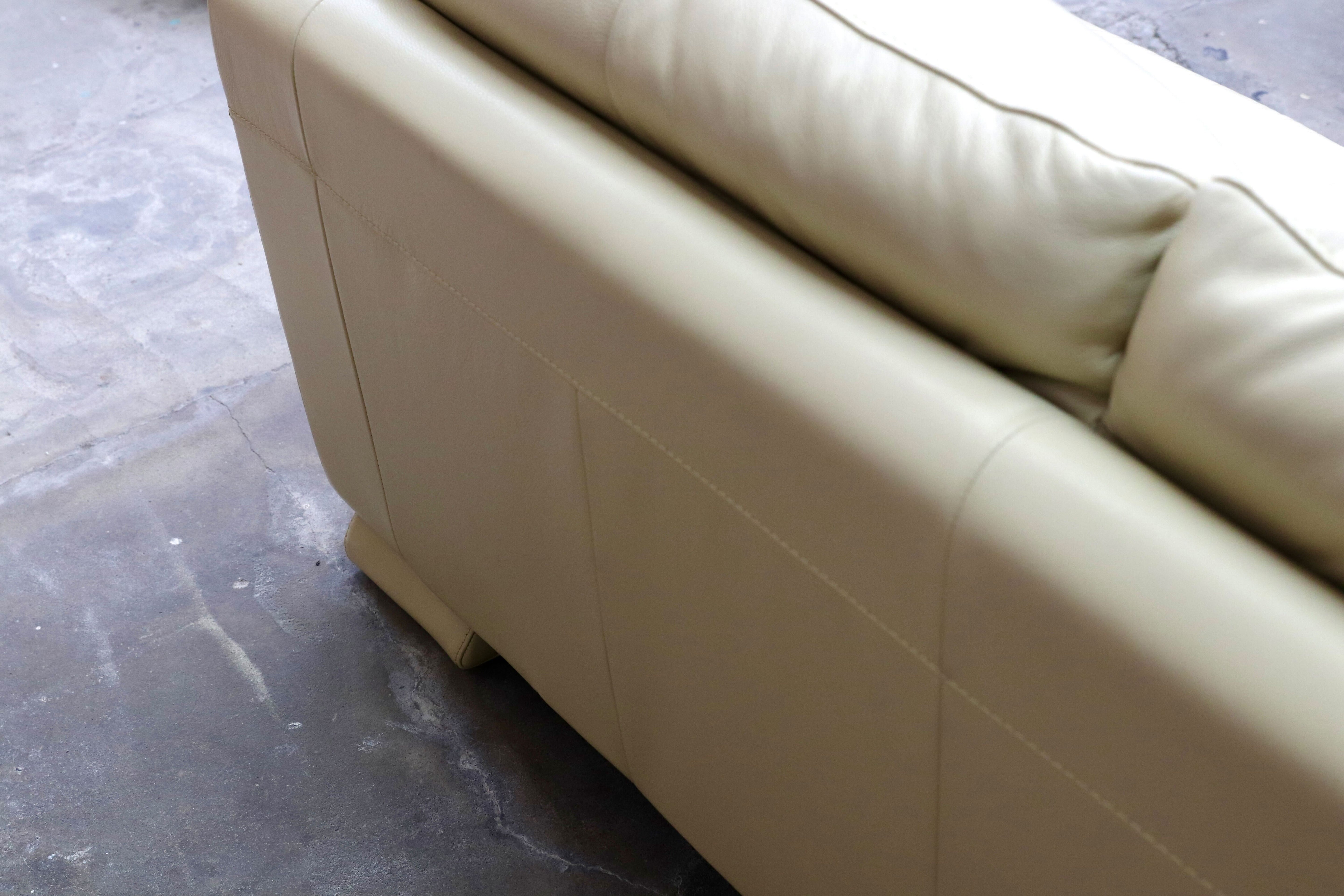 GMIK709○IDC大塚家具 L/S Comfort-03 2.5人掛けソファ 総本革 クリーム色 スタイリッシュ ラグジュアリーモダン 長椅子