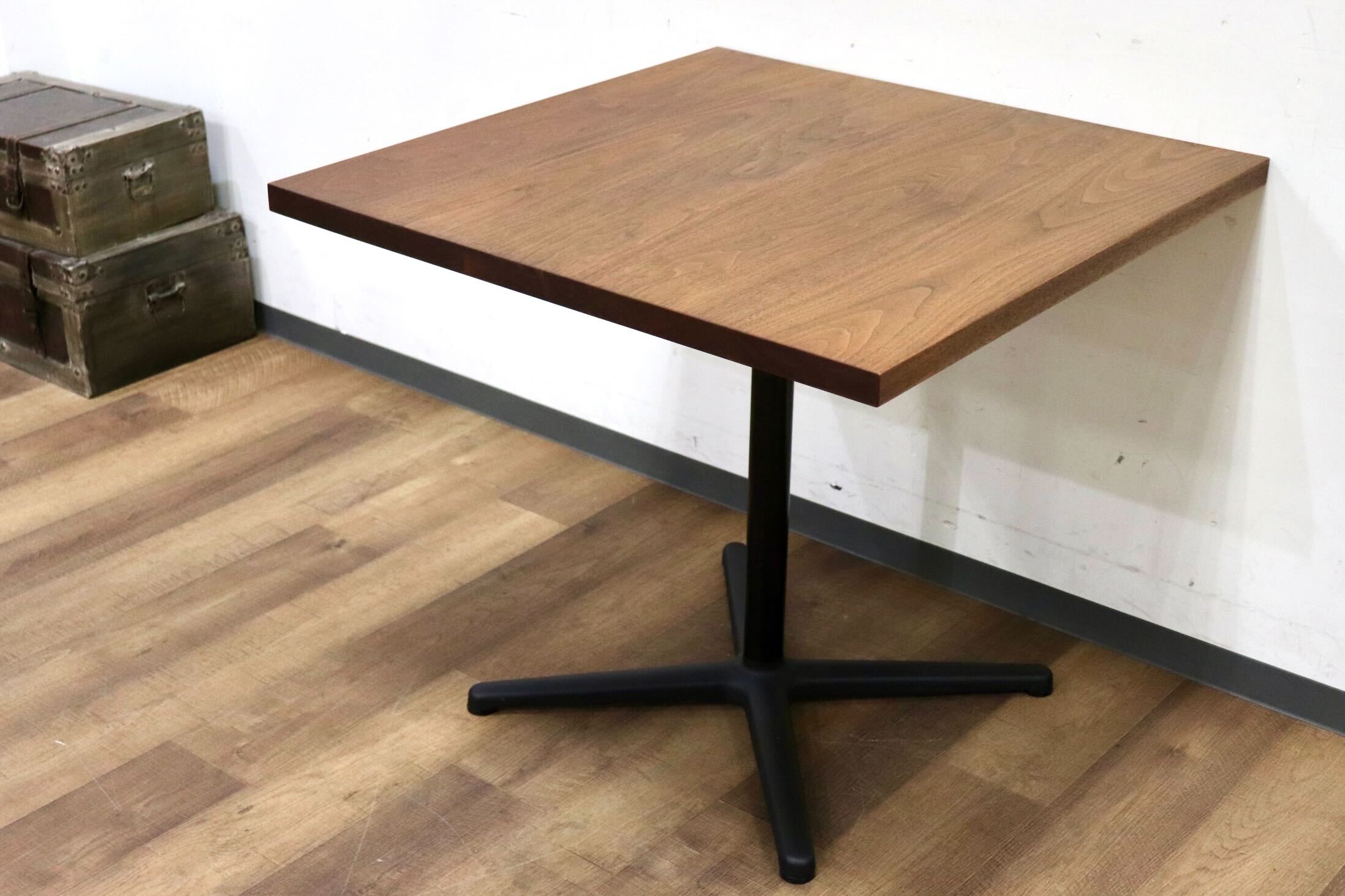 GMHN298A○LEGNATEC / レグナテック ダイニングテーブル カフェテーブル 店舗什器 カフェ ウォールナット 北欧スタイル インダストリアル