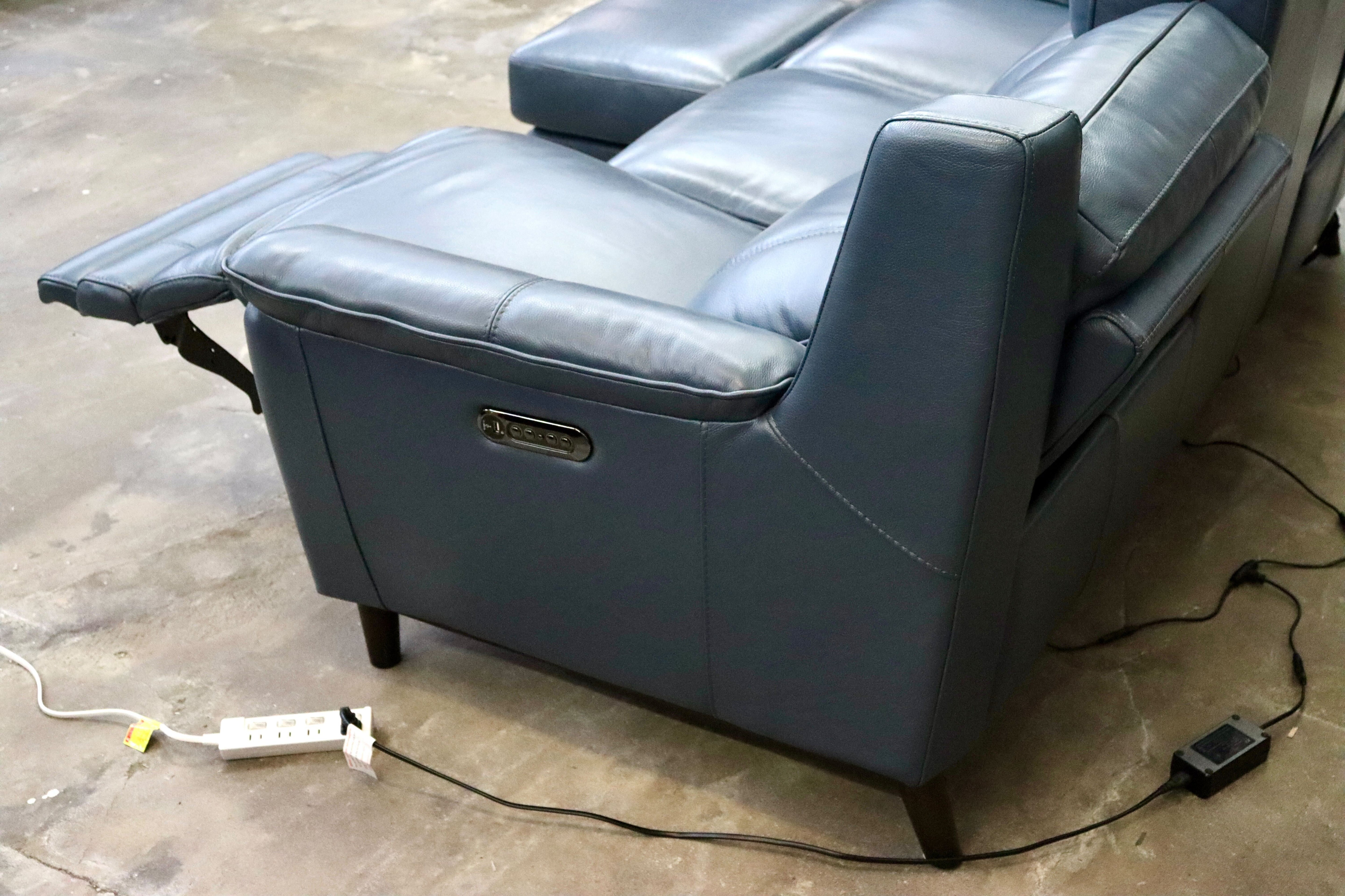 GMJK43○Mbler / モブラー MESA メサ オーシャンブルー 総本革 電動リクライニング 3人掛けソファ 電動ヘッドレスト 定価約40万円