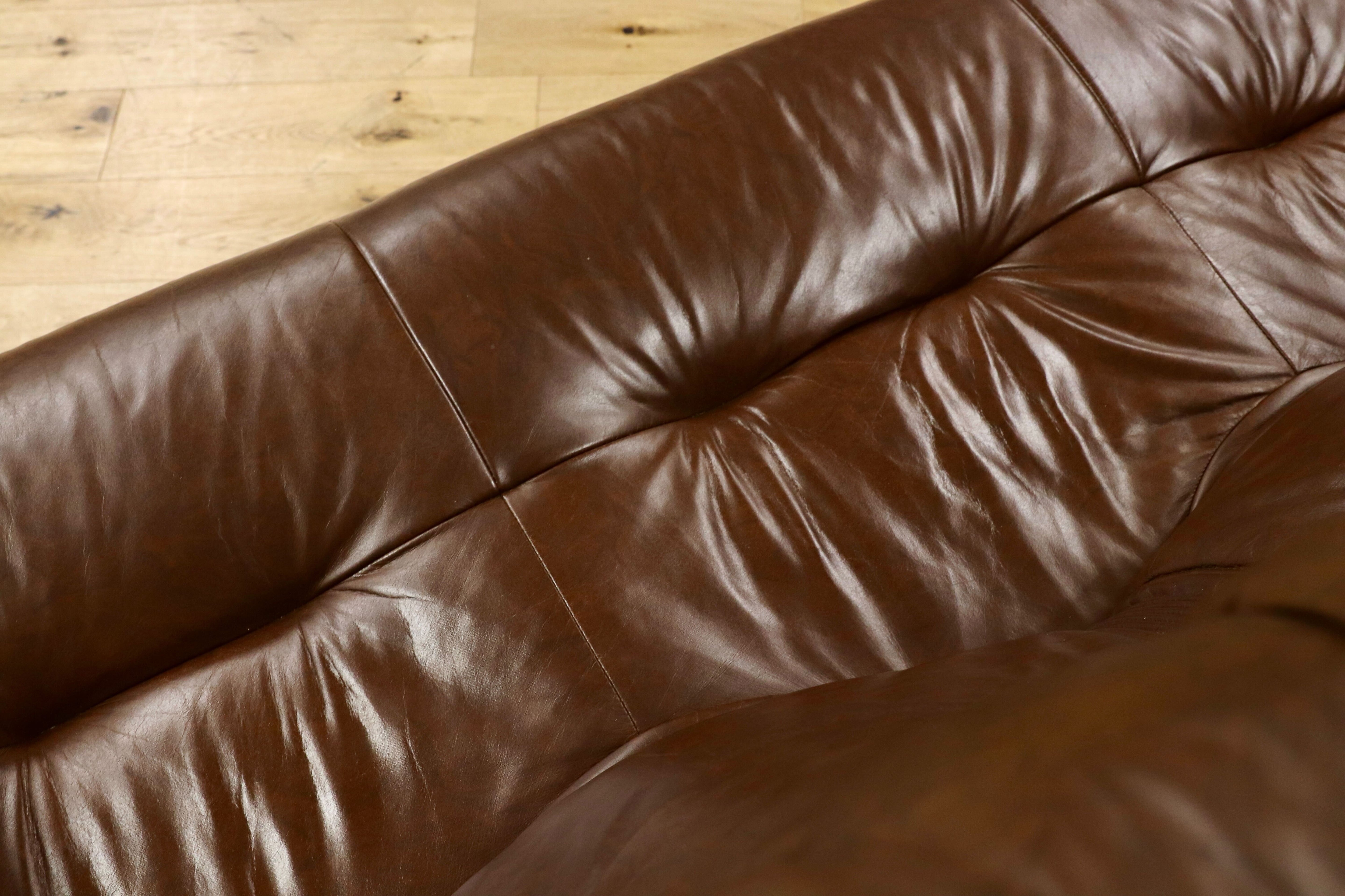 GMHS144○オランダ製 ダッチカントリー 3人掛けソファ トリプルソファ 長椅子 楢材 本革  鋲打ち 彫刻 クラシック ヴィンテージ 約60万