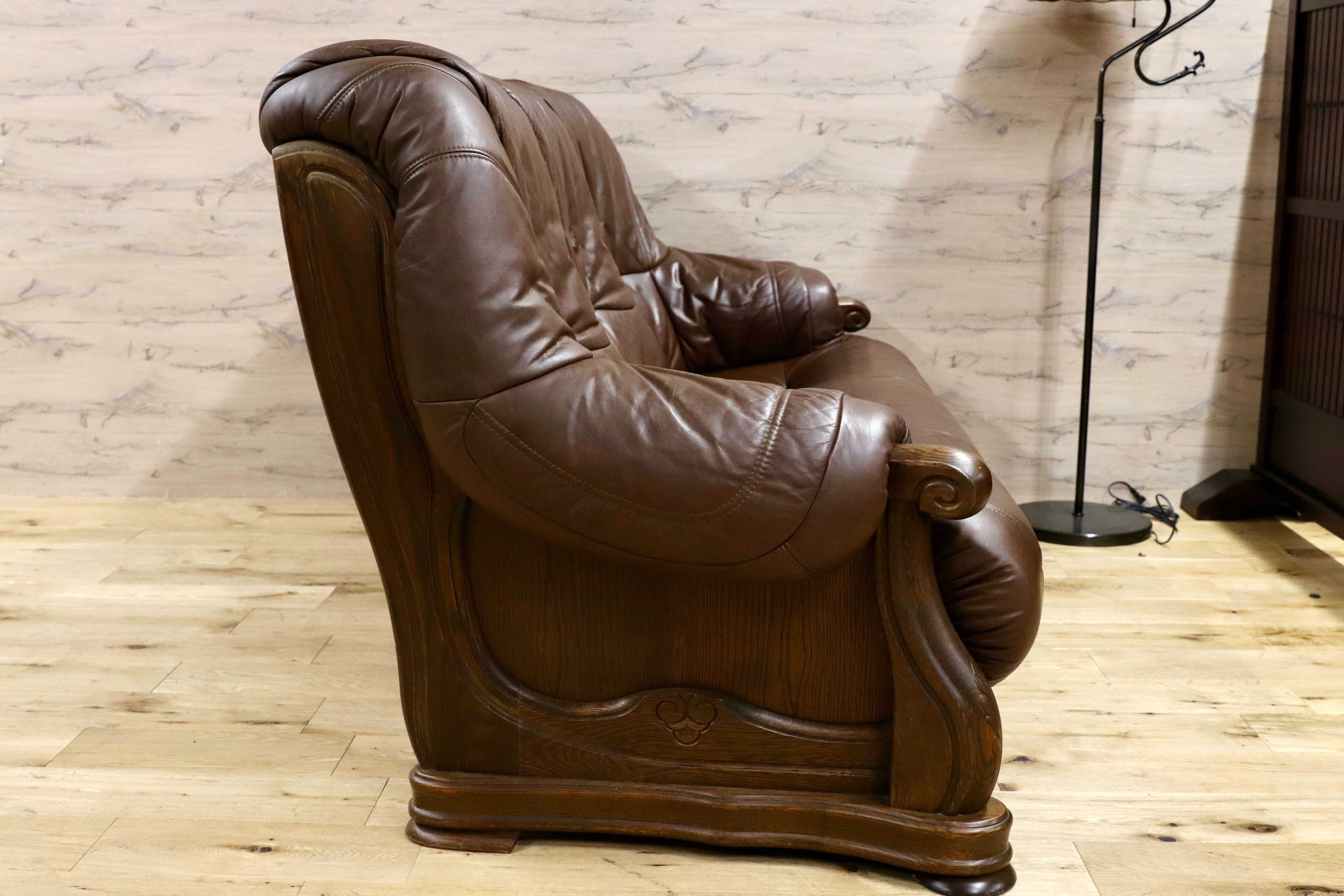 GMHS144○オランダ製 ダッチカントリー 3人掛けソファ トリプルソファ 長椅子 楢材 本革  鋲打ち 彫刻 クラシック ヴィンテージ 約60万