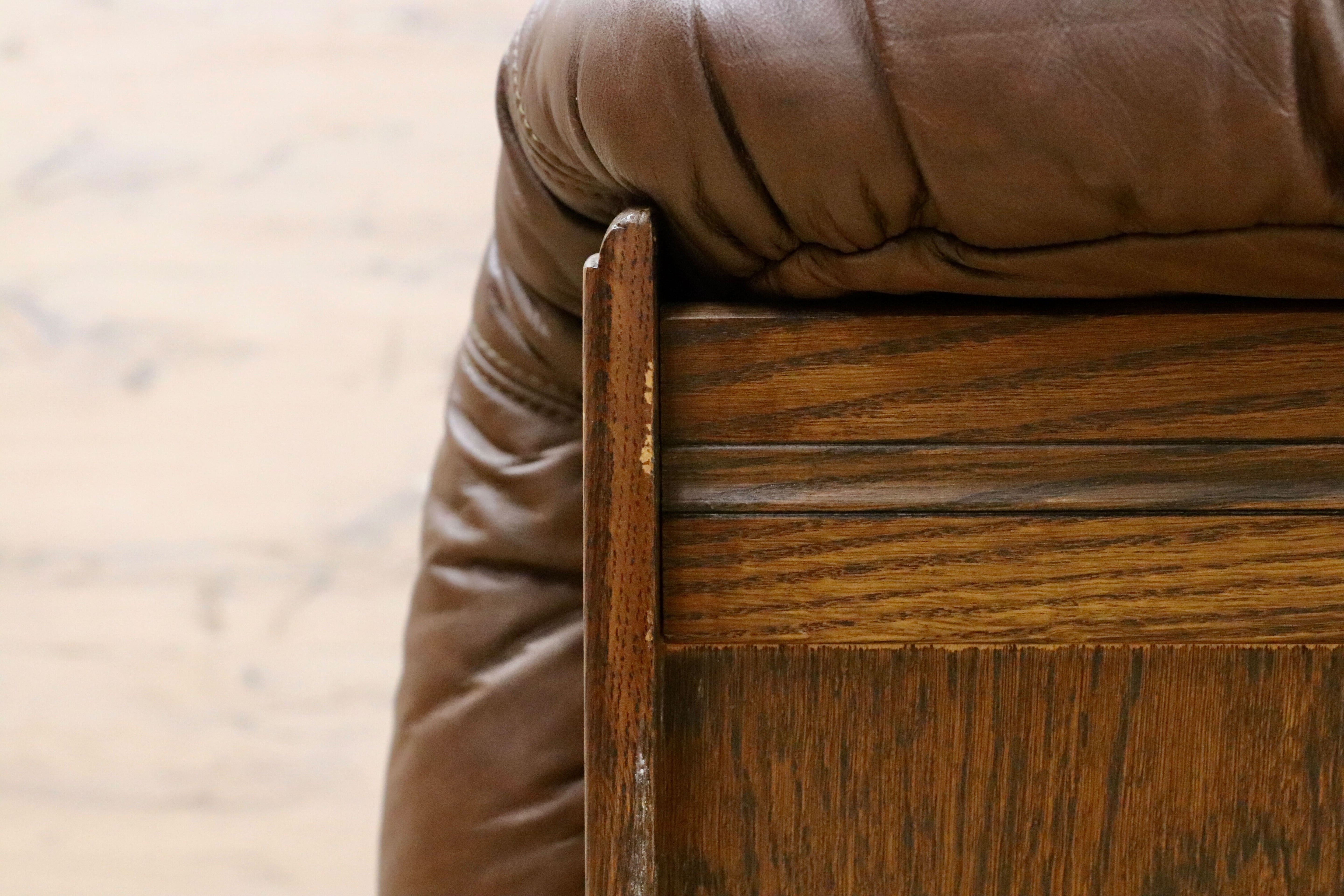 GMHS144○オランダ製 ダッチカントリー 3人掛けソファ トリプルソファ 長椅子 楢材 本革  鋲打ち 彫刻 クラシック ヴィンテージ 約60万