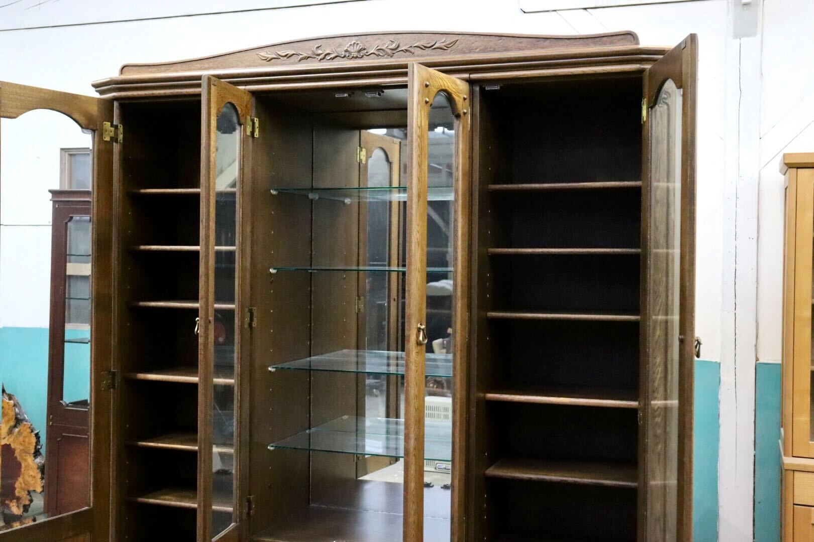 GMIS368A○札幌ファニシング クラーク180 食器棚 飾り棚 リビングボード カップボード オーク無垢材 彫刻 旭川家具 カントリー モリス