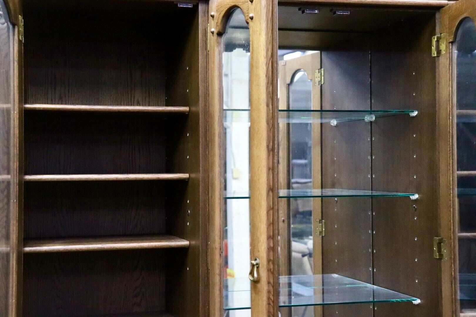 GMIS368A○札幌ファニシング クラーク180 食器棚 飾り棚 リビングボード カップボード オーク無垢材 彫刻 旭川家具 カントリー モリス