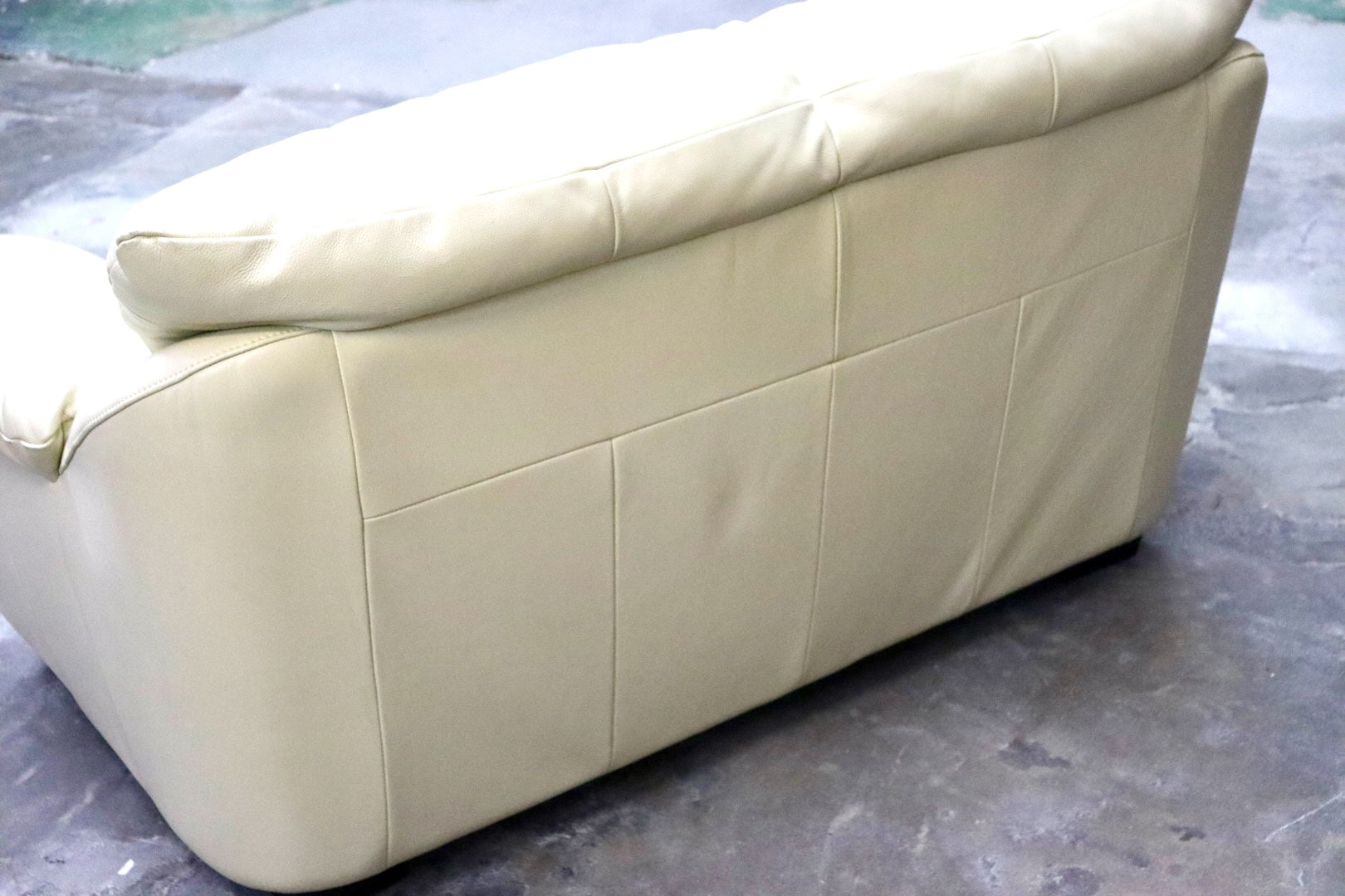 GMJK50○IDC大塚家具 2人掛けソファ ラブソファ 長椅子 本革 高級家具 アイボリー モダン ラグジュアリー リビング