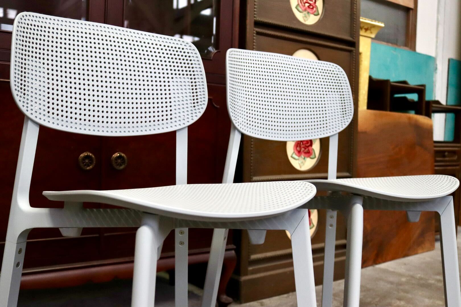 GMIS275K○KRISTALIA / クリスタリア COLANDER ダイニングチェア 椅子 2脚セット スタッキング モダン イタリア グレー 展示品 定価約10万