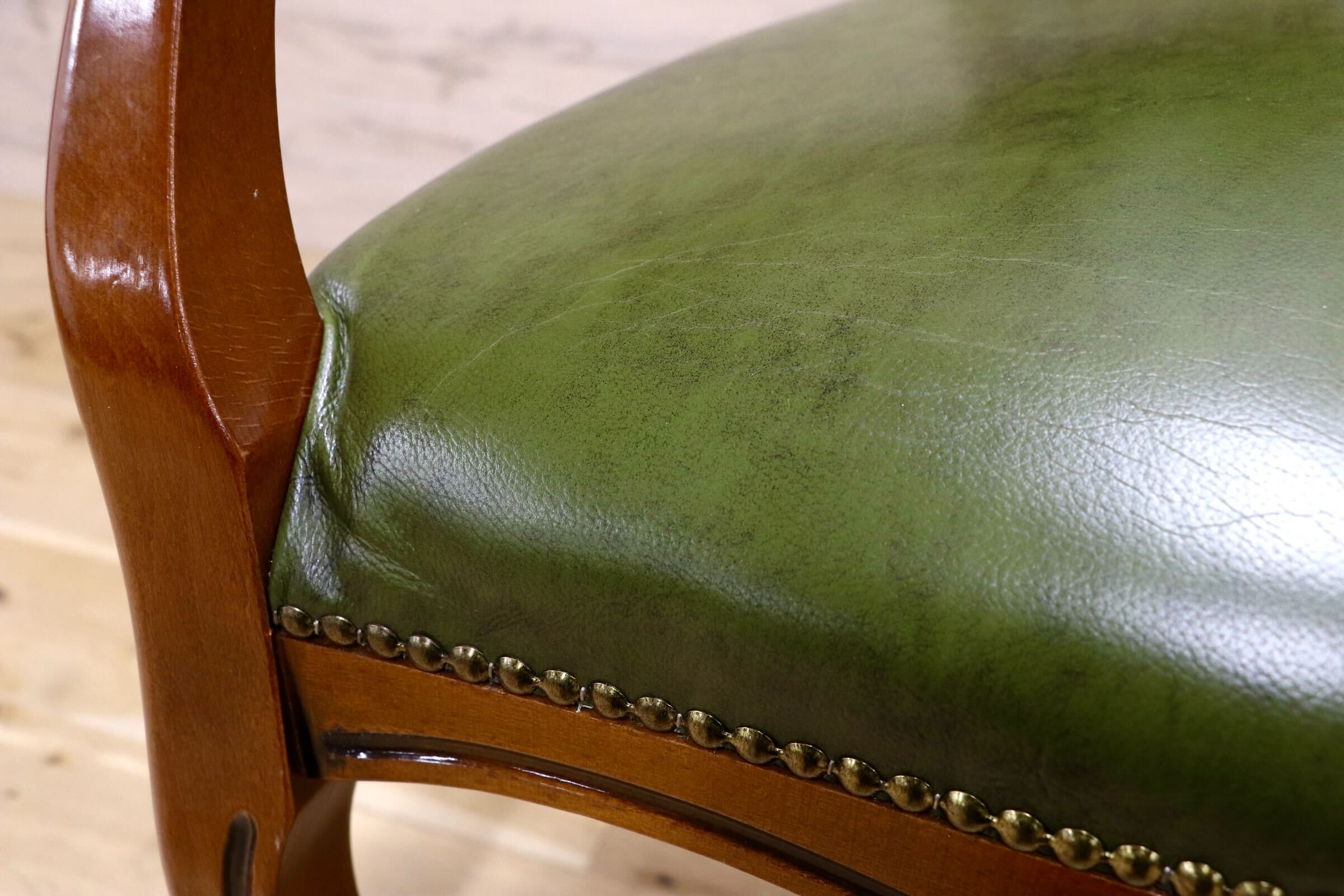 GMIS561I〇イタリア ダイニングチェア 食卓椅子 アームチェア アンティーク 猫脚 彫刻 クラシック エレガント ヨーロピアン ロココ