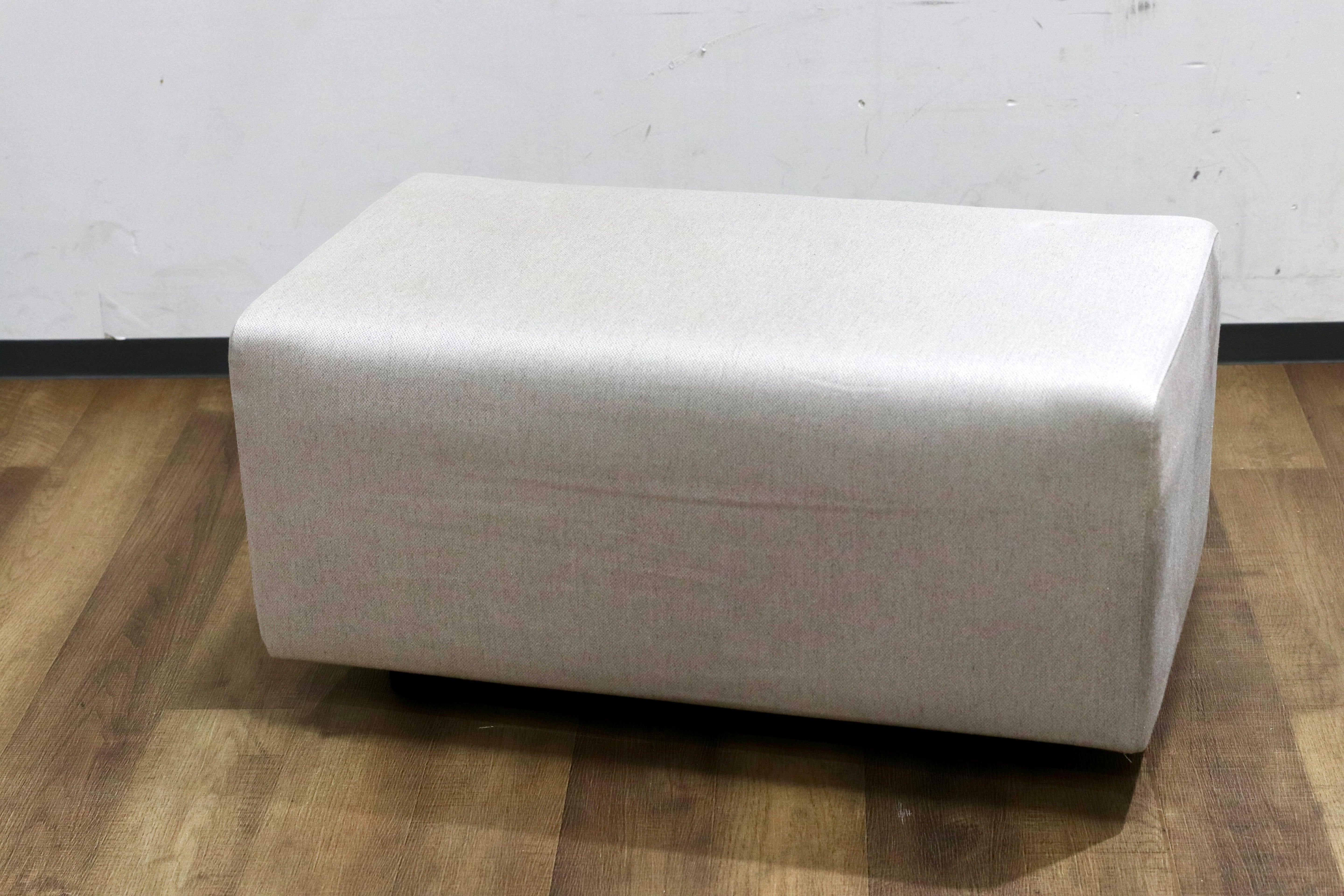 GMIH121A○cassina ixc / カッシーナイクスシー LIVING DIVANI オットマン スツール ベンチソファ イタリアモダン カバーリング 展示品