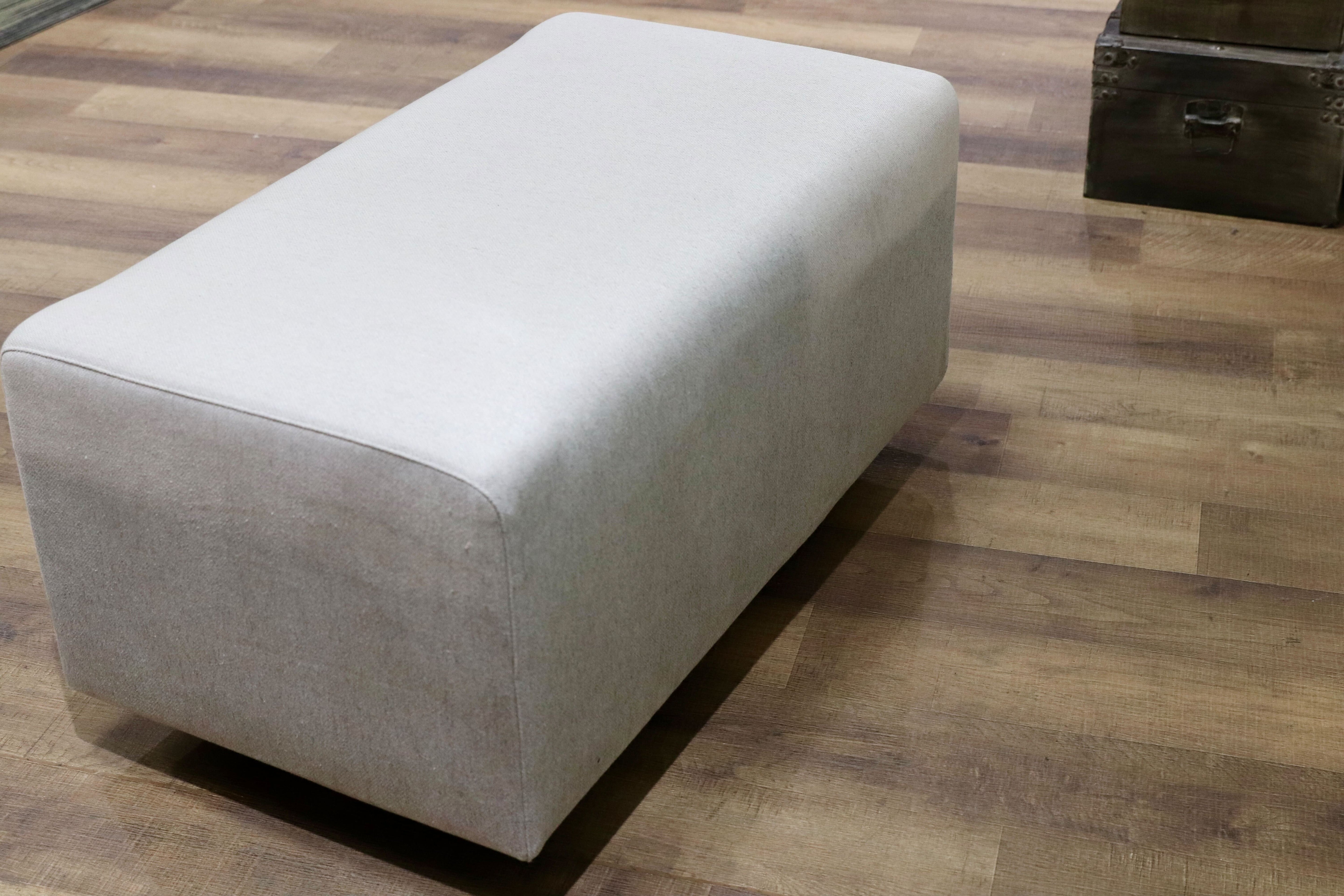 GMIH121A○cassina ixc / カッシーナイクスシー LIVING DIVANI オットマン スツール ベンチソファ イタリアモダン カバーリング 展示品