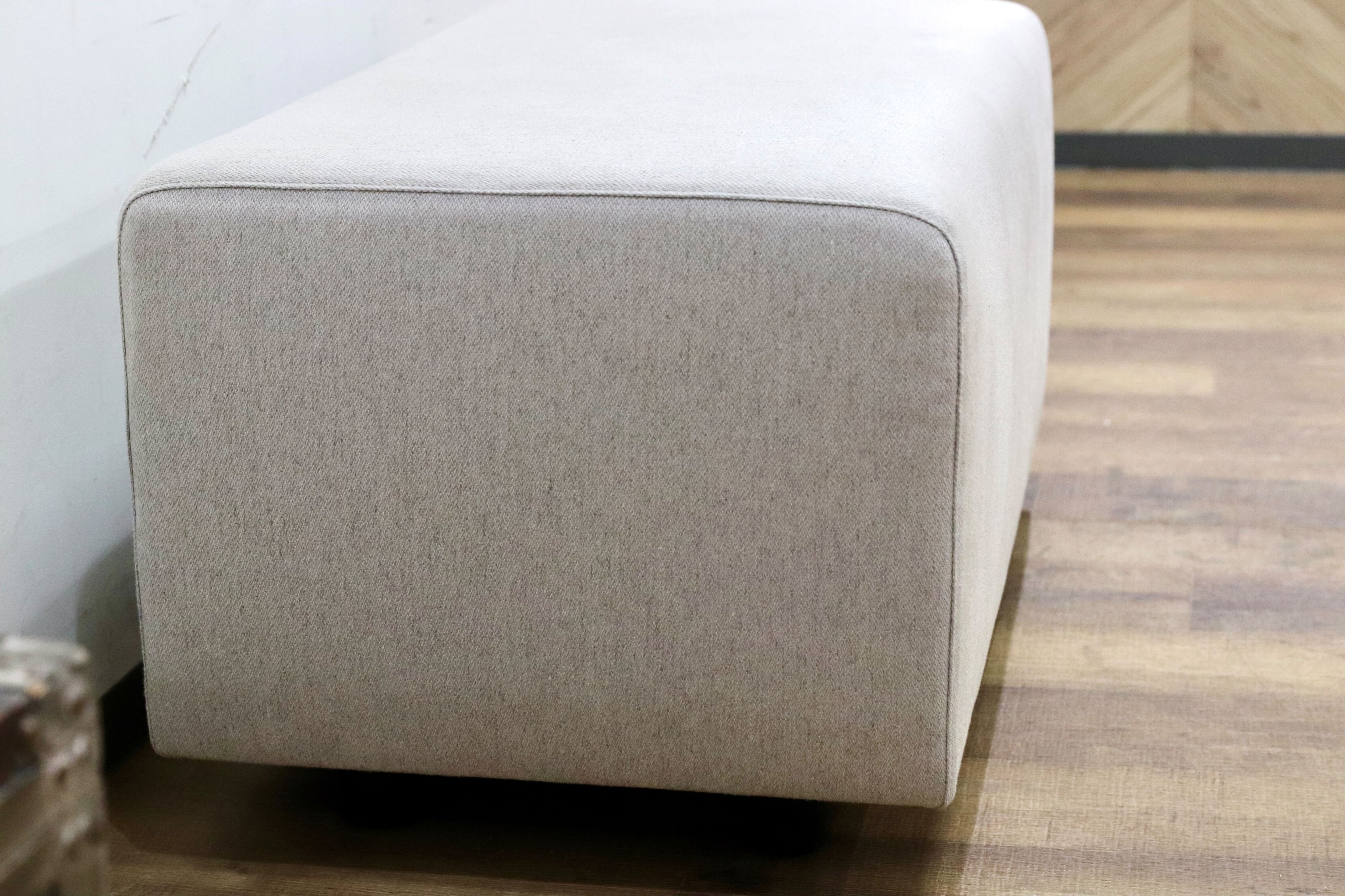 GMIH121B○cassina ixc / カッシーナイクスシー LIVING DIVANI オットマン スツール ベンチソファ イタリアモダン カバーリング 展示品