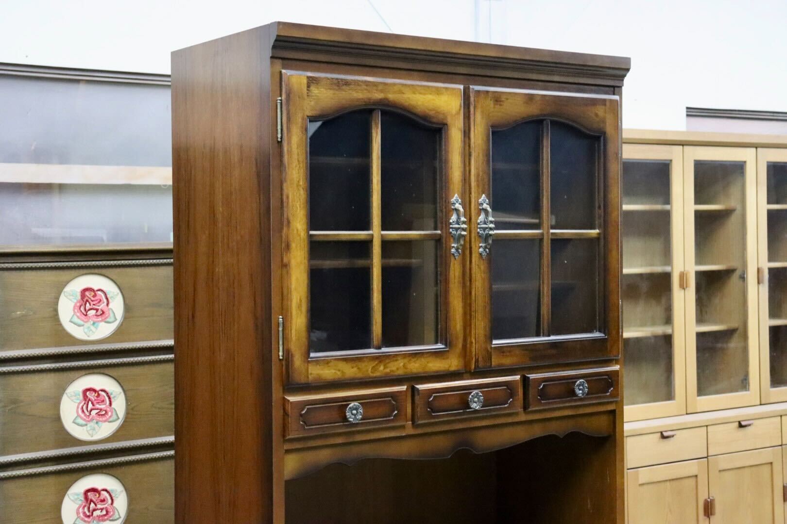 GMIH477A○karimoku / カリモク コロニアル 食器棚 カップボード 飾り棚 キャビネット キッチンボード カントリー 国産家具 美品