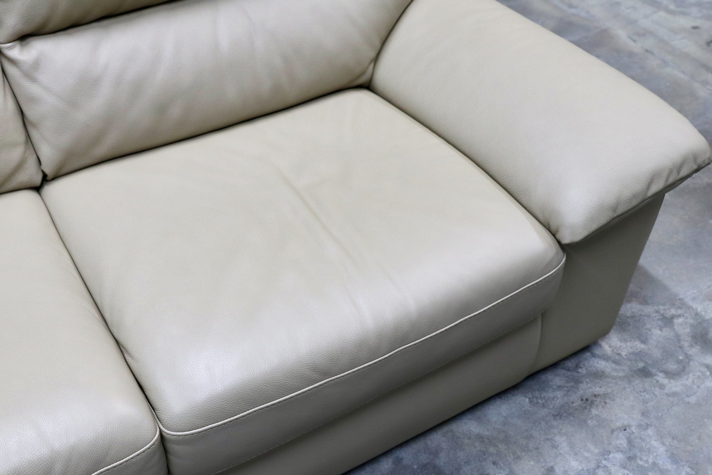 GMJK80○NICOLETTI HOME / ニコレッティホーム イタリア最高級 総本革 2人掛けソファ ラブソファ IDC大塚家具取扱 ベージュ 約40万