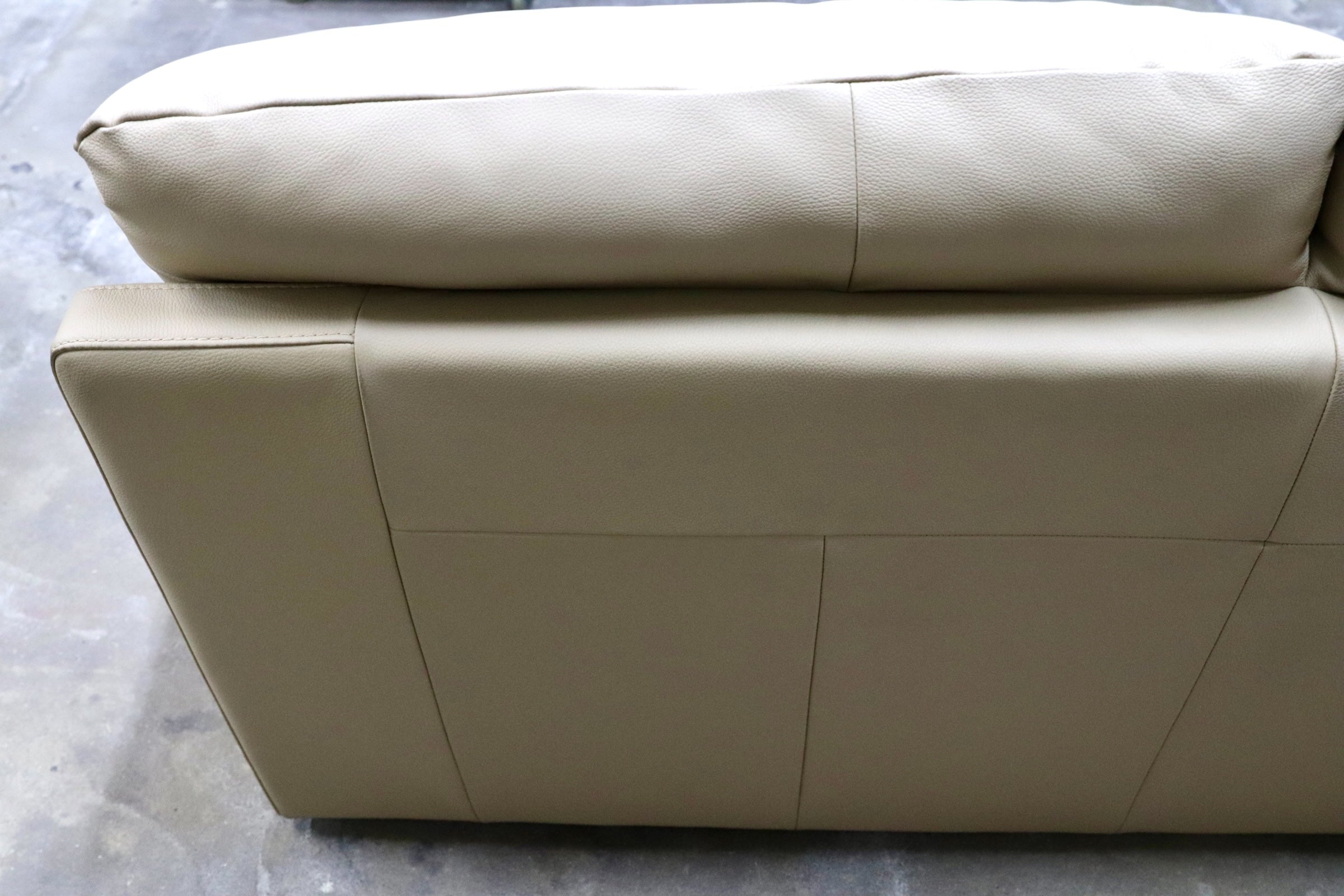 GMJK80○NICOLETTI HOME / ニコレッティホーム イタリア最高級 総本革 2人掛けソファ ラブソファ IDC大塚家具取扱 ベージュ 約40万