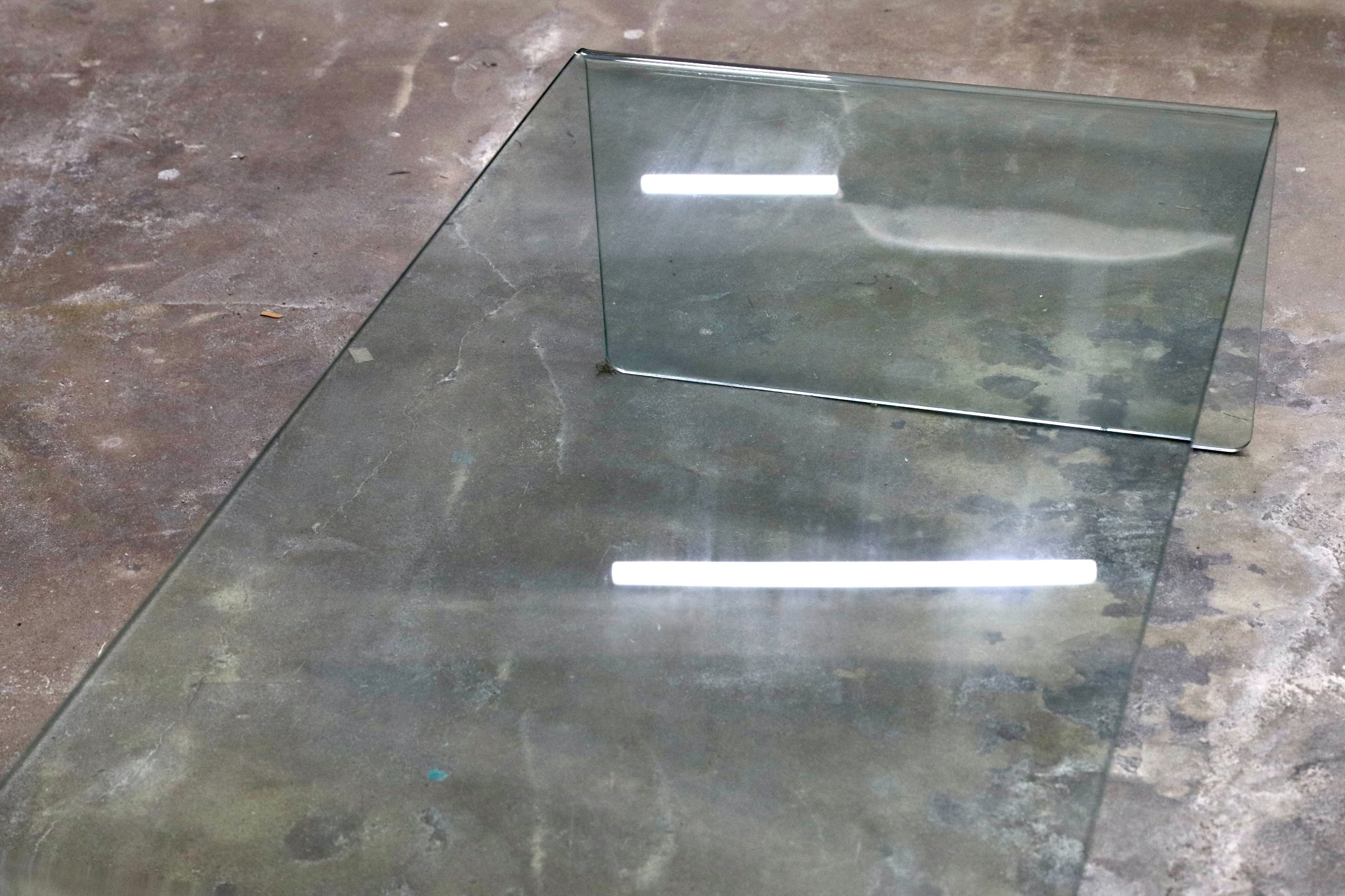 GMHK0095○IDC大塚家具 Continental Furniture / コンチネンタルファニチャー SATURN サターン ガラス リビングテーブル 展示品