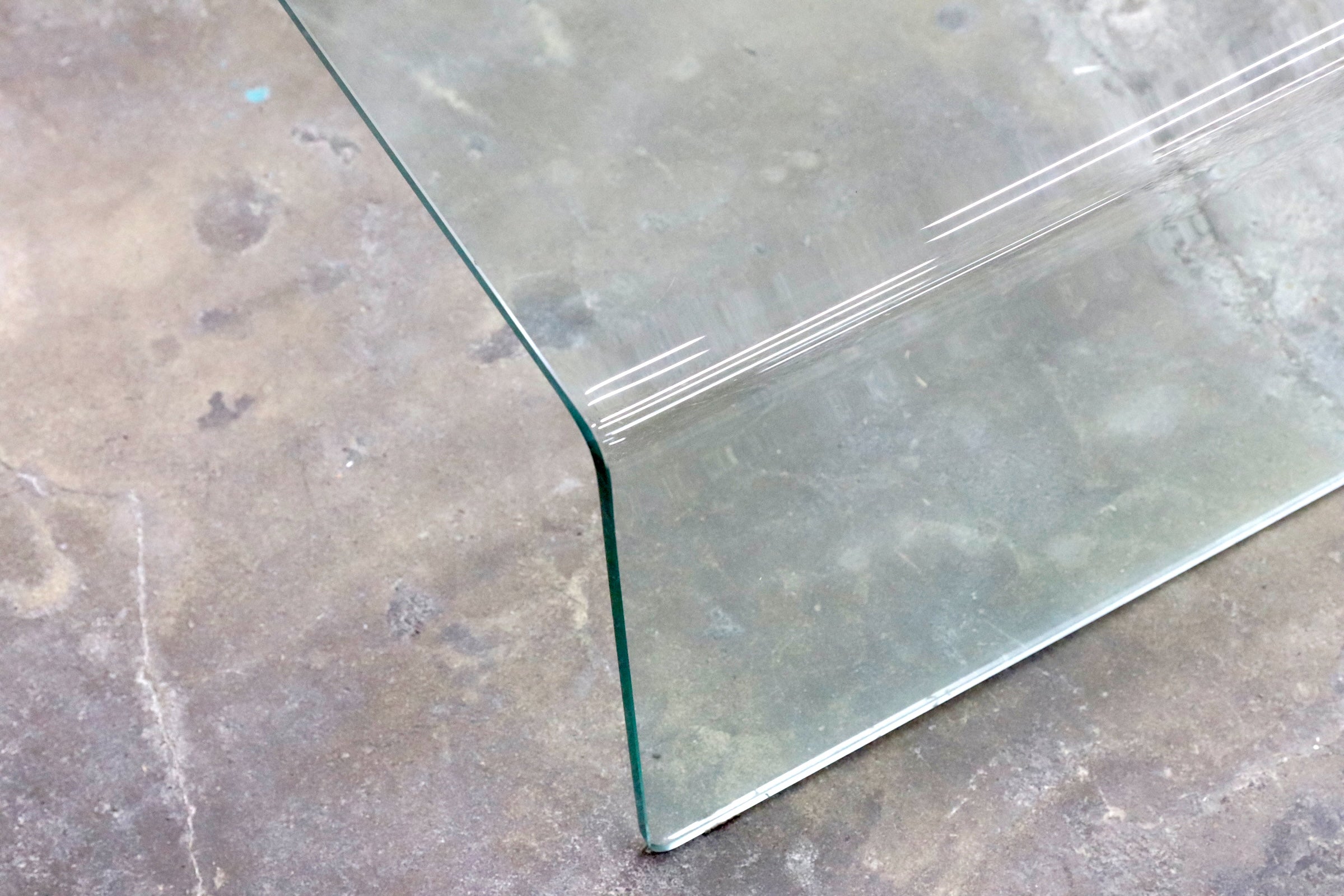 GMHK0095○IDC大塚家具 Continental Furniture / コンチネンタルファニチャー SATURN サターン ガラス リビングテーブル 展示品