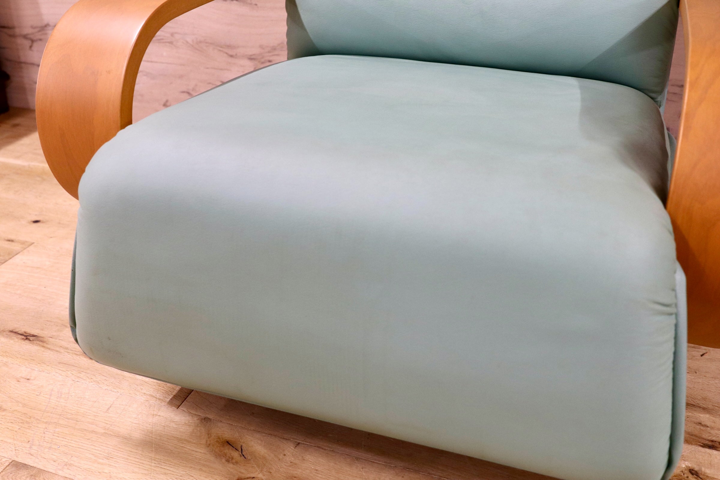 GMFN5595○FUJI FURNITURE / 冨士ファニチア 回転式 パーソナルチェア 1人掛けソファ 合皮 ラウンジチェア 徳島家具