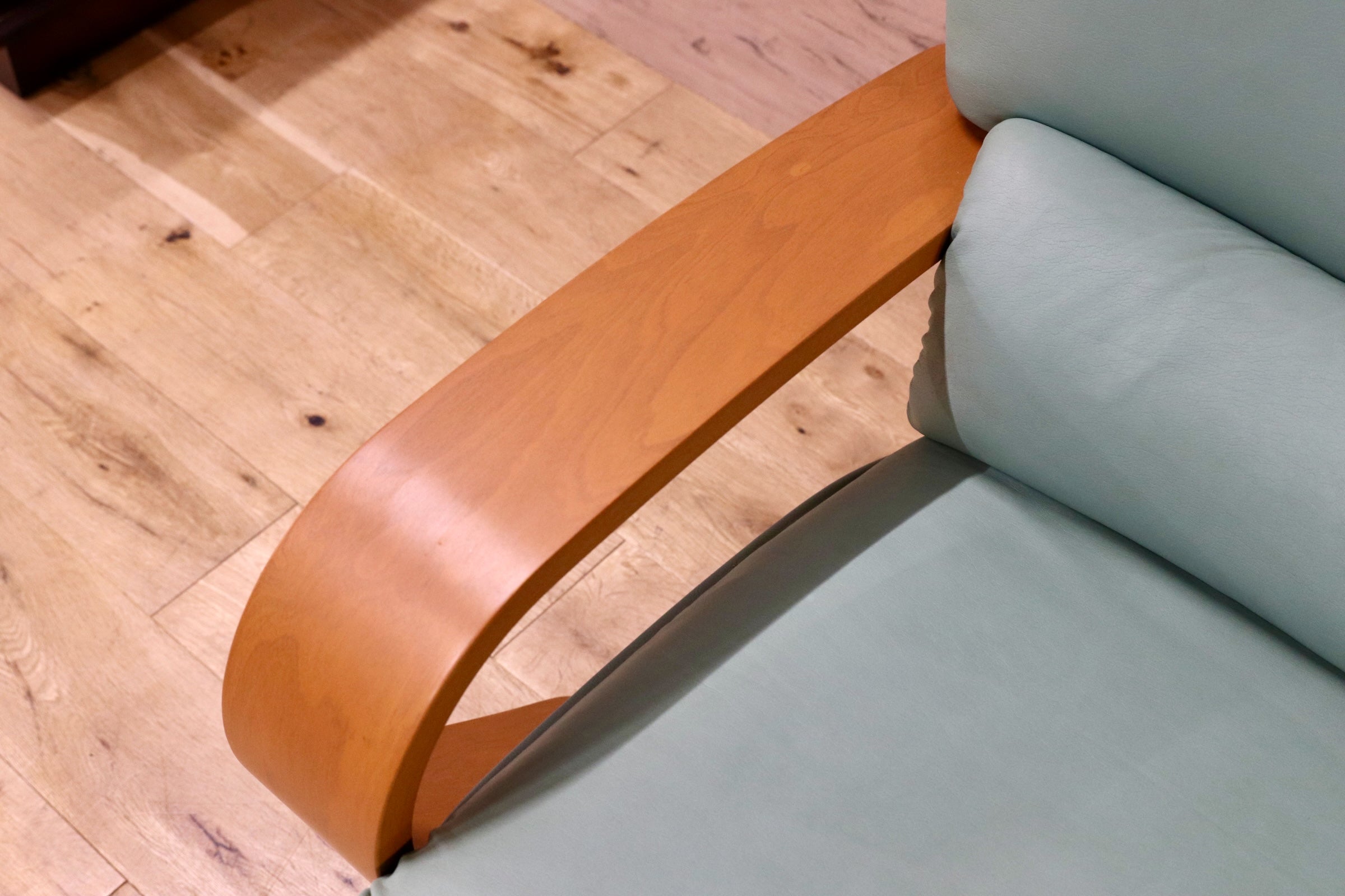 GMFN5595○FUJI FURNITURE / 冨士ファニチア 回転式 パーソナルチェア 1人掛けソファ 合皮 ラウンジチェア 徳島家具