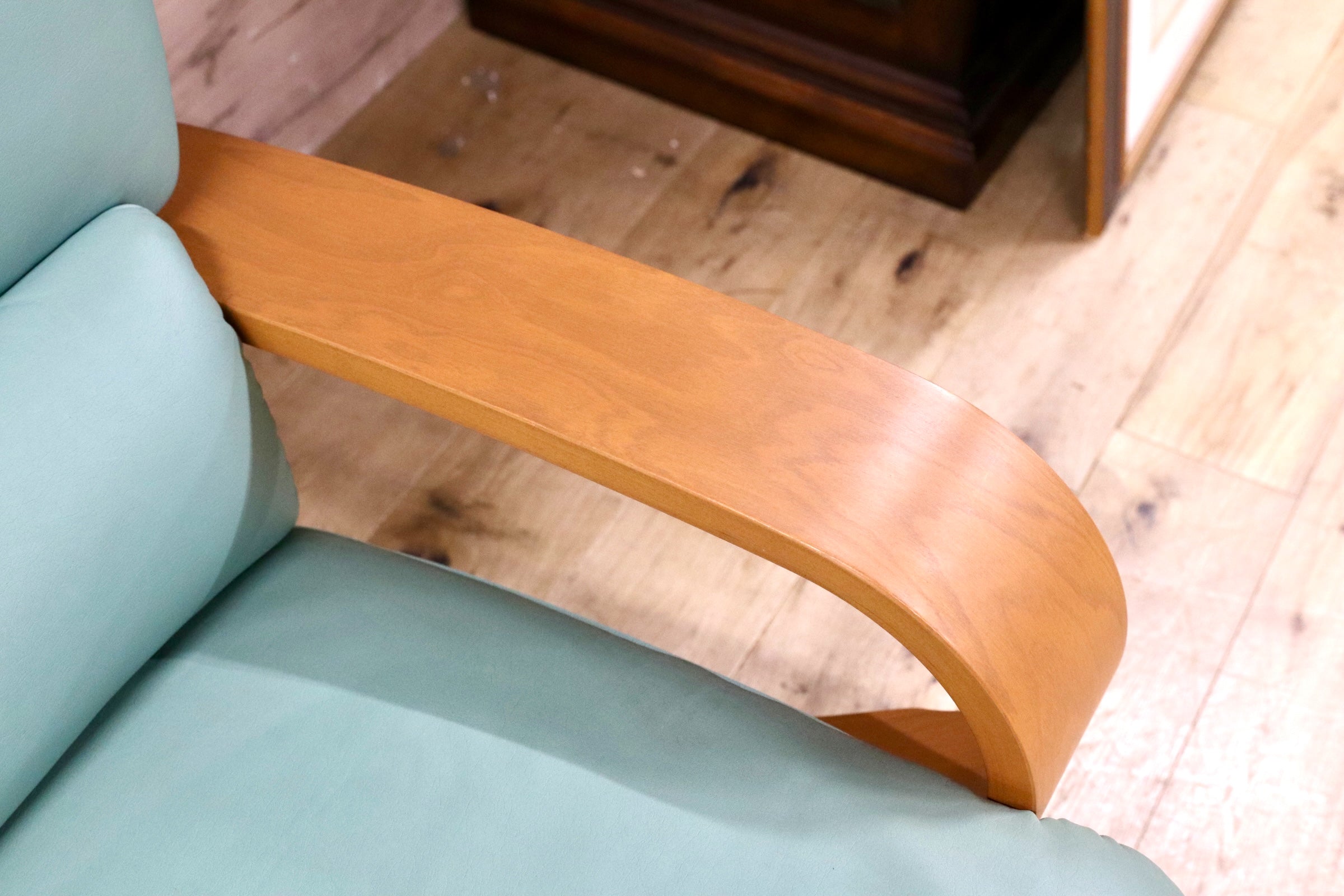 GMFN5595○FUJI FURNITURE / 冨士ファニチア 回転式 パーソナルチェア 1人掛けソファ 合皮 ラウンジチェア 徳島家具
