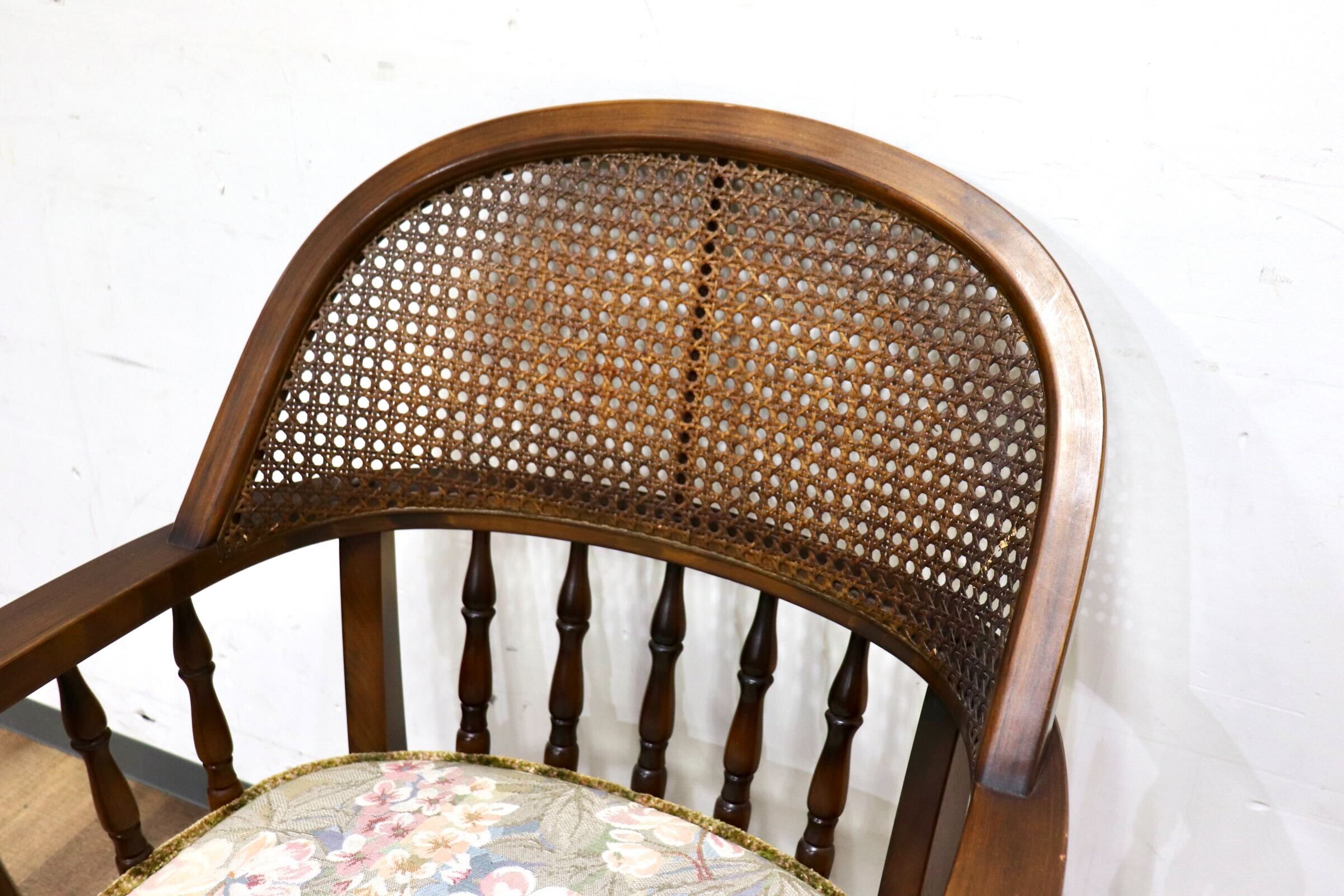 GMHH415A○karimoku / カリモク コロニアル アームチェア 椅子 ラウンジチェア シングルソファ ラタン 国産家具 レトロ ヴィンテージ