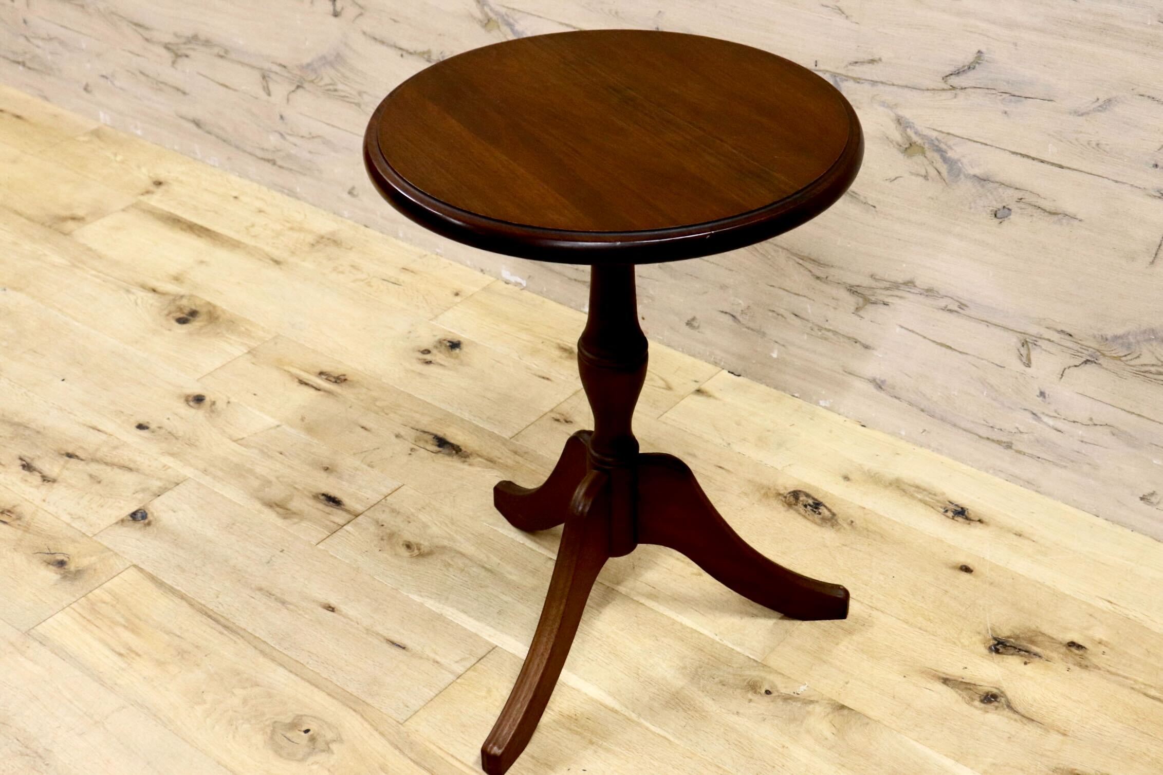 サイドテーブル