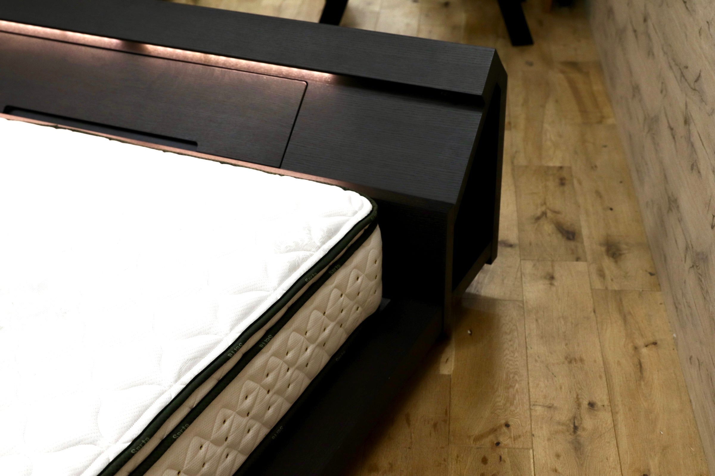 GMIK106○dreambed / ドリームベッド × Serta / サータ クイーンベッド マットレスセット LED照明付き 約47万 モデルルーム展示品