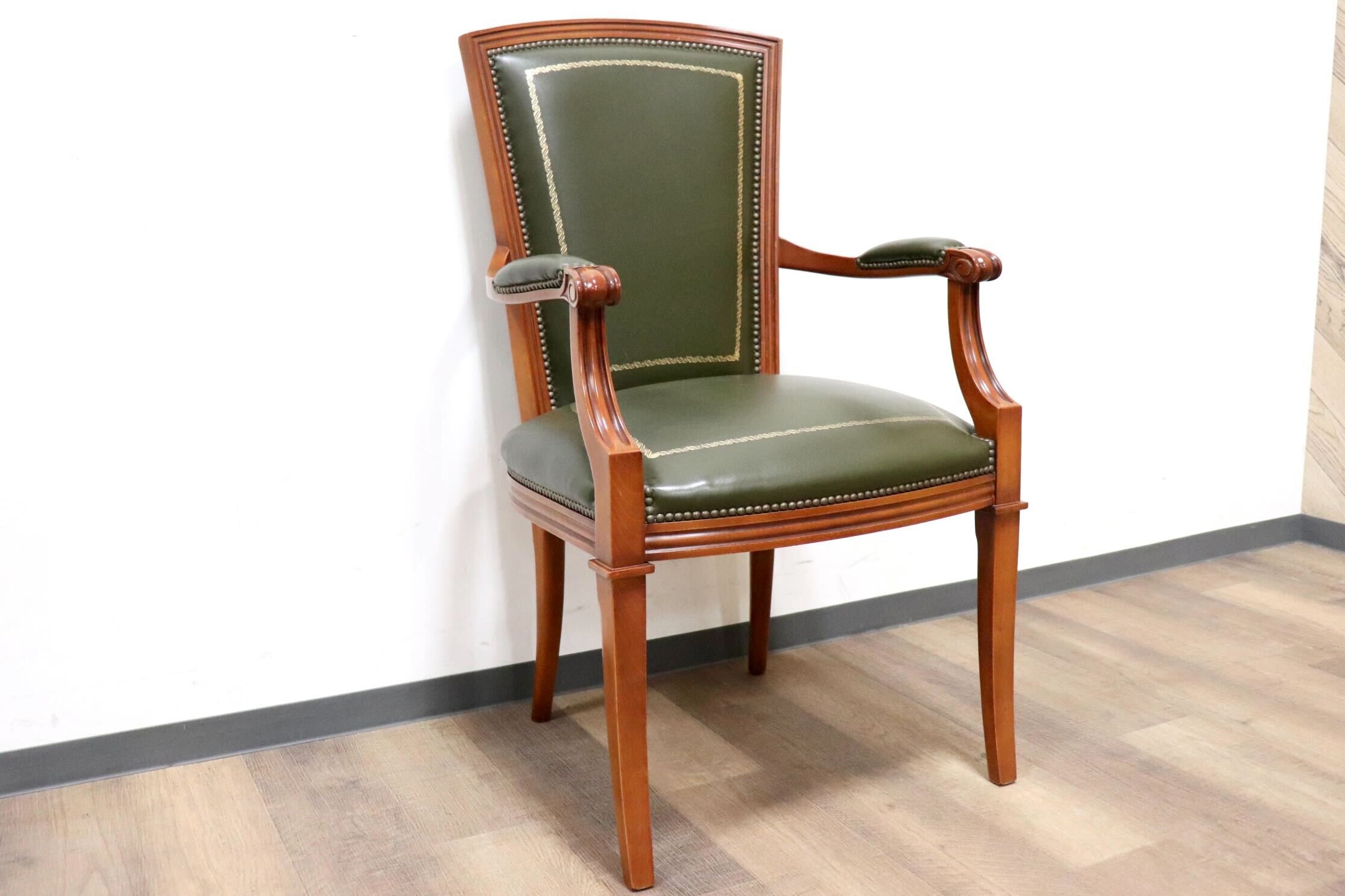 GMHS84A○スペイン製 ダイニングチェア アームチェア 食卓椅子 椅子 チェア 彫刻 鋲打ち レザー アンティーク クラシック ヨーロピアン