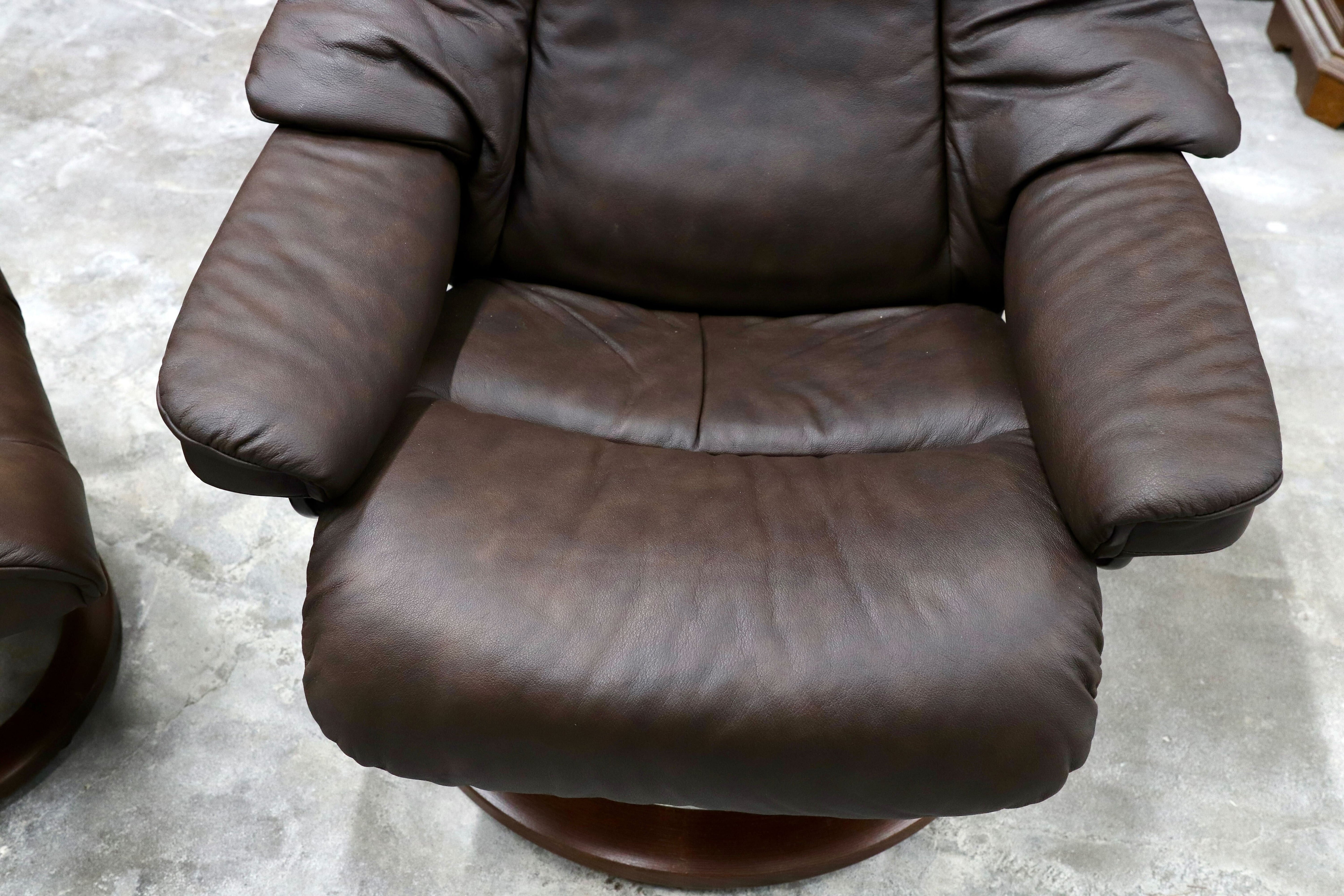 GMHS499○EKORNES / エコーネス RENO レノ Mサイズ ダークブラウン 北欧 ノルウェー リクライニングチェア 本革 椅子 約44万 展示品