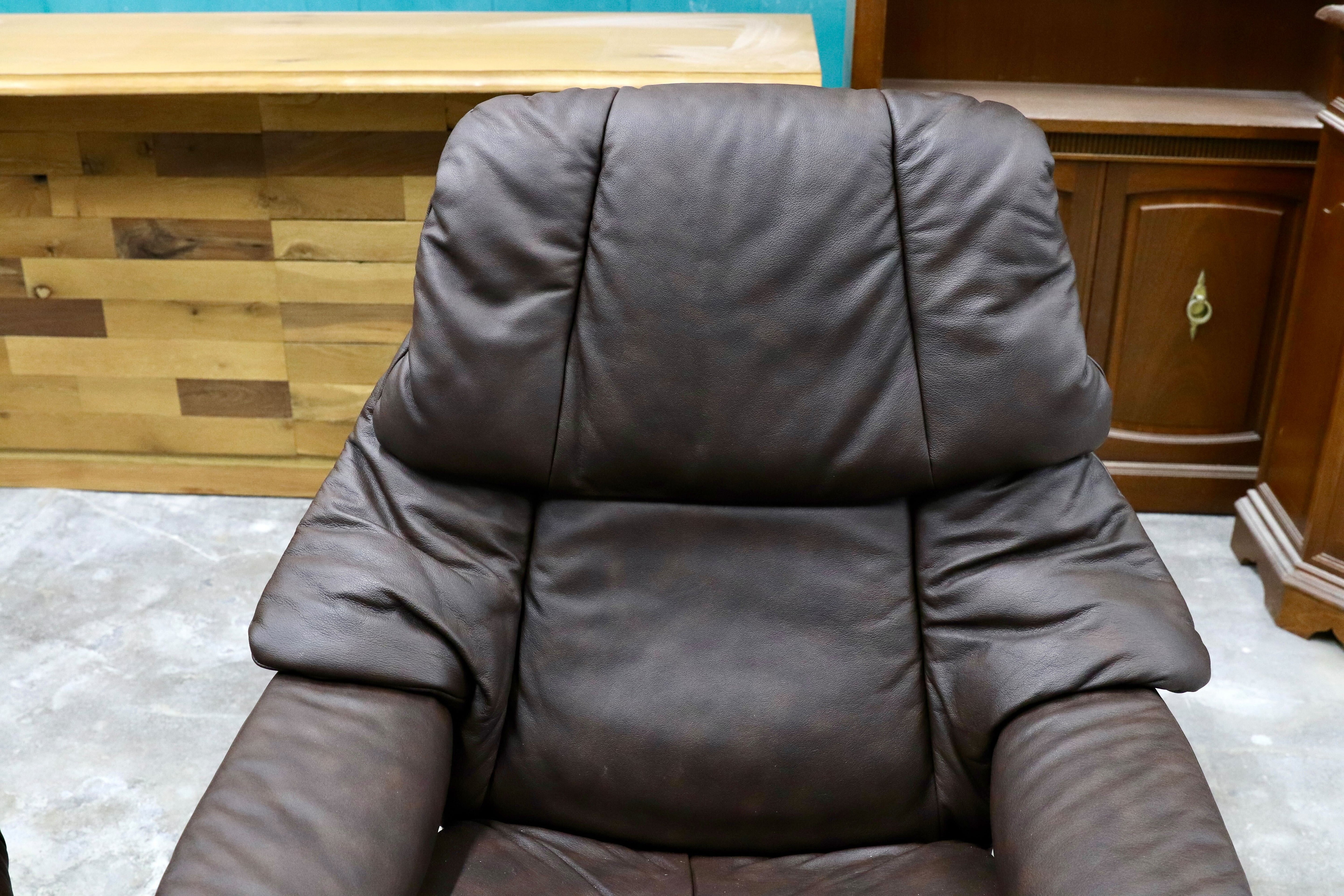 GMHS499○EKORNES / エコーネス RENO レノ Mサイズ ダークブラウン 北欧 ノルウェー リクライニングチェア 本革 椅子 約44万 展示品