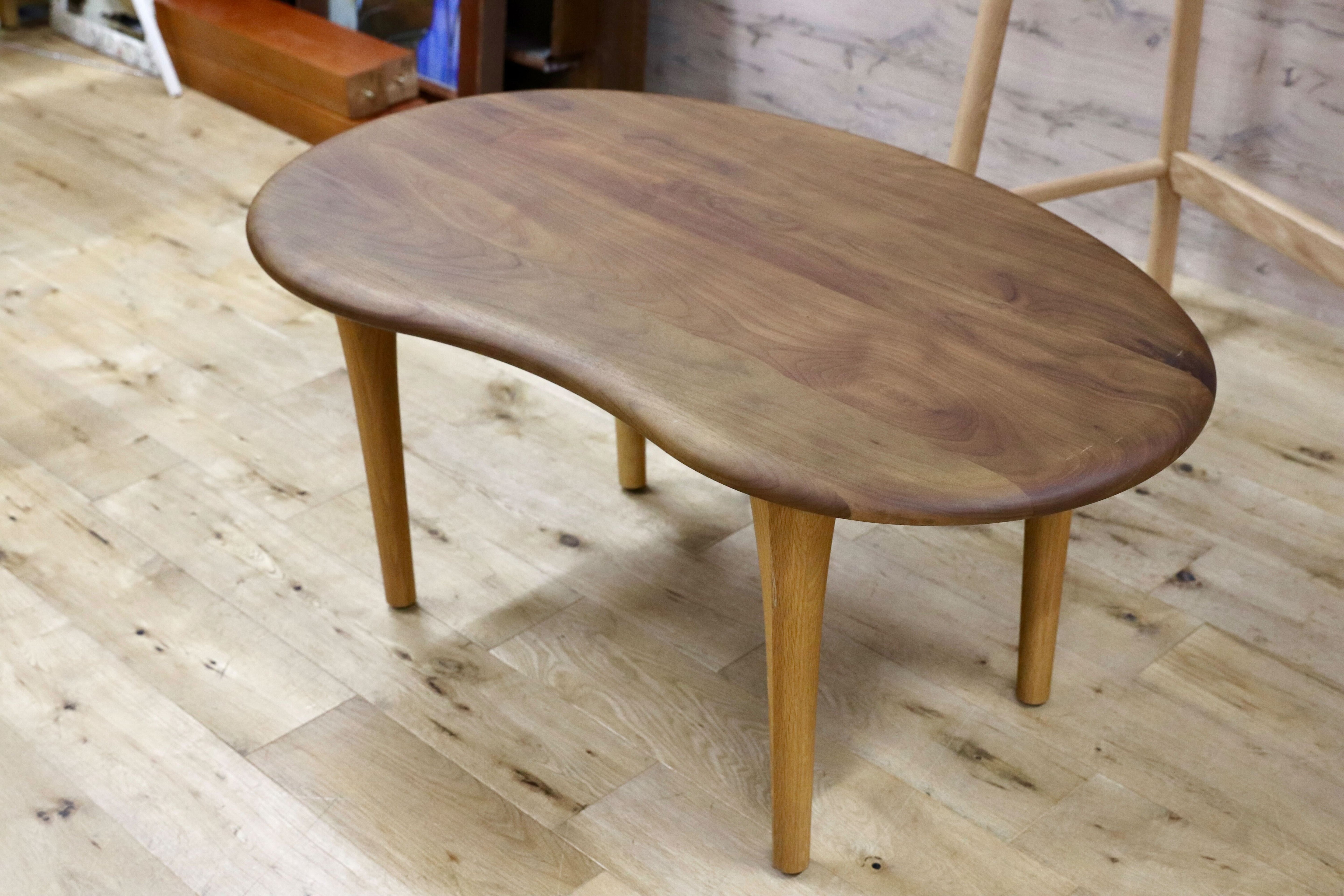GMIS449B○飛騨産業 / HIDA 侭（じん）Hida sangyo Table ビーンズ型 ウォールナット×オーク 定価28〜35万 モデルルーム展示品