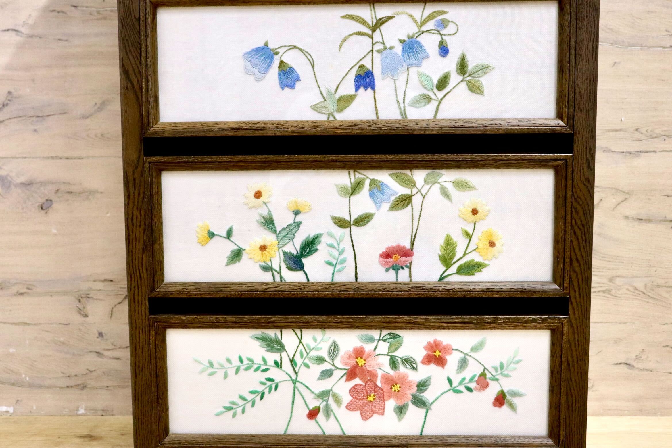 GMIH279○神戸家具 洋家具 伊藤家具 5段チェスト 整理タンス オーク材 クラシカル 花柄 刺繍 和製ヴィンテージ レトロ アンティーク