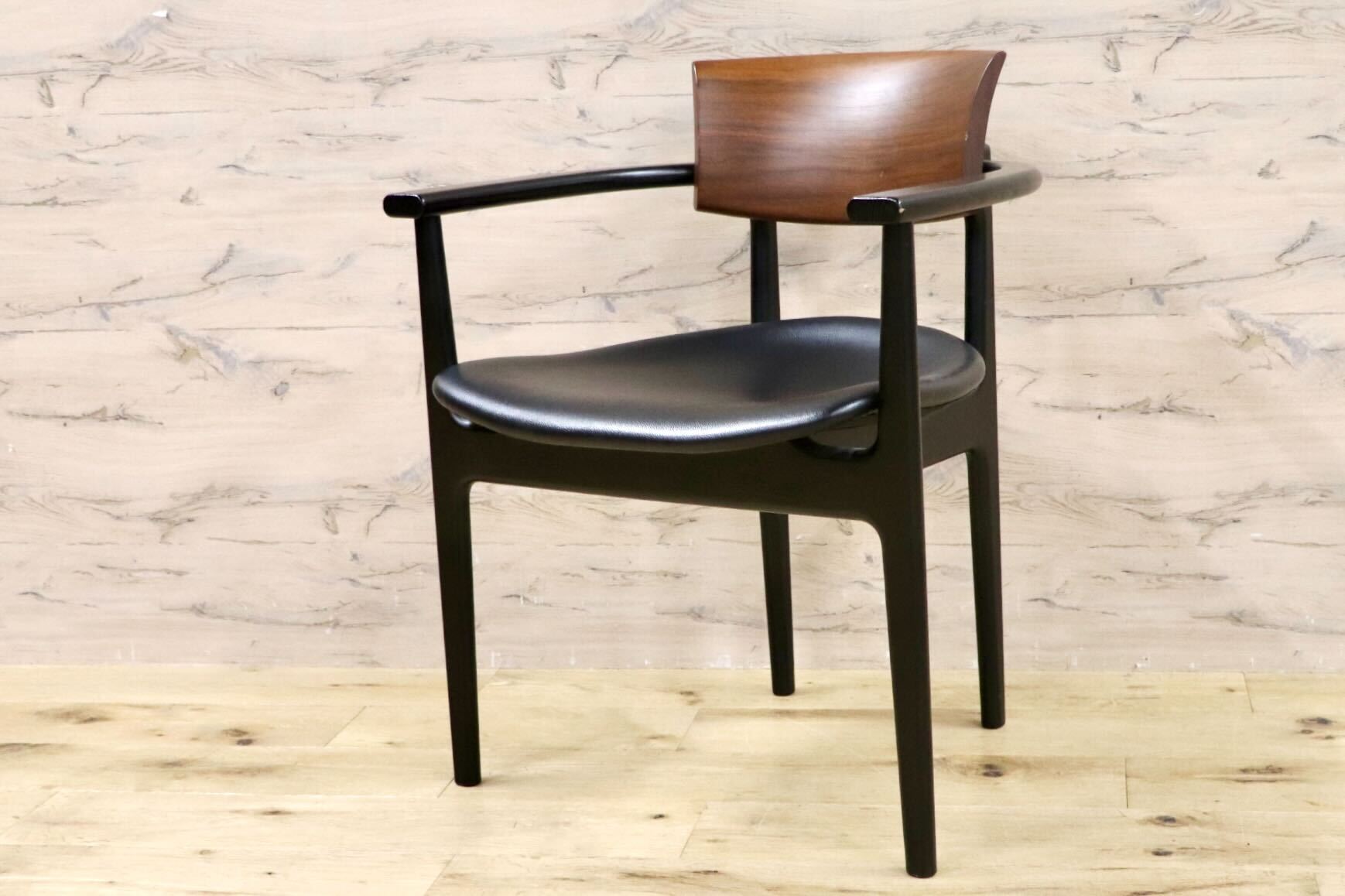 GMHS531C○KASHIWA / カシワ ダイニングチェア 椅子 アームチェア CHIC シック 合皮 ウォールナット オーク 合皮 飛騨家具 約12.8万