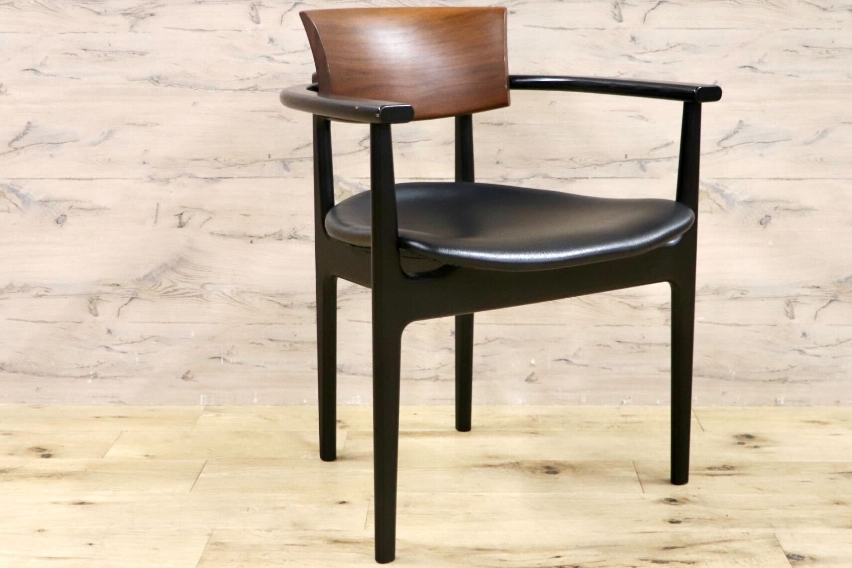 GMHS531C○KASHIWA / カシワ ダイニングチェア 椅子 アームチェア CHIC シック 合皮 ウォールナット オーク 合皮 飛騨家具 約12.8万