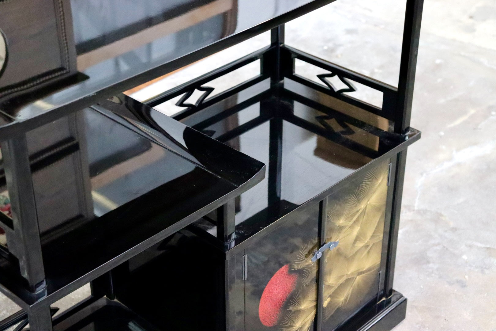 GMJS104B○輪島塗 飾り棚 茶棚 違い棚 蒔絵 松文様 黒漆塗り 花台 飾り台 電話台 和モダン 高級和家具